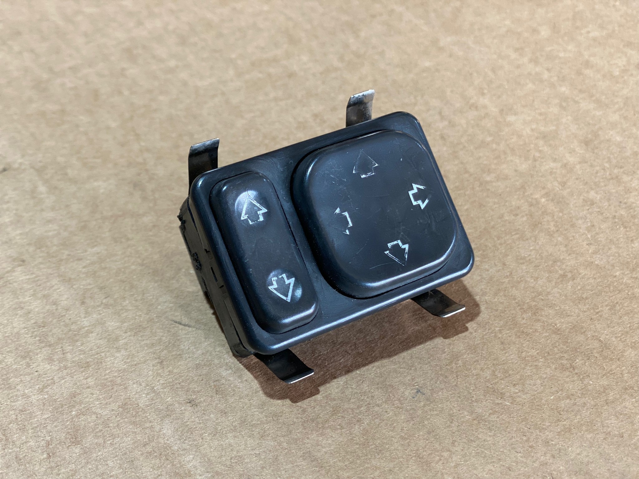 Botão / Interruptor de Regular Retrovisores  PEUGEOT 605 (6B) | 89 - 99