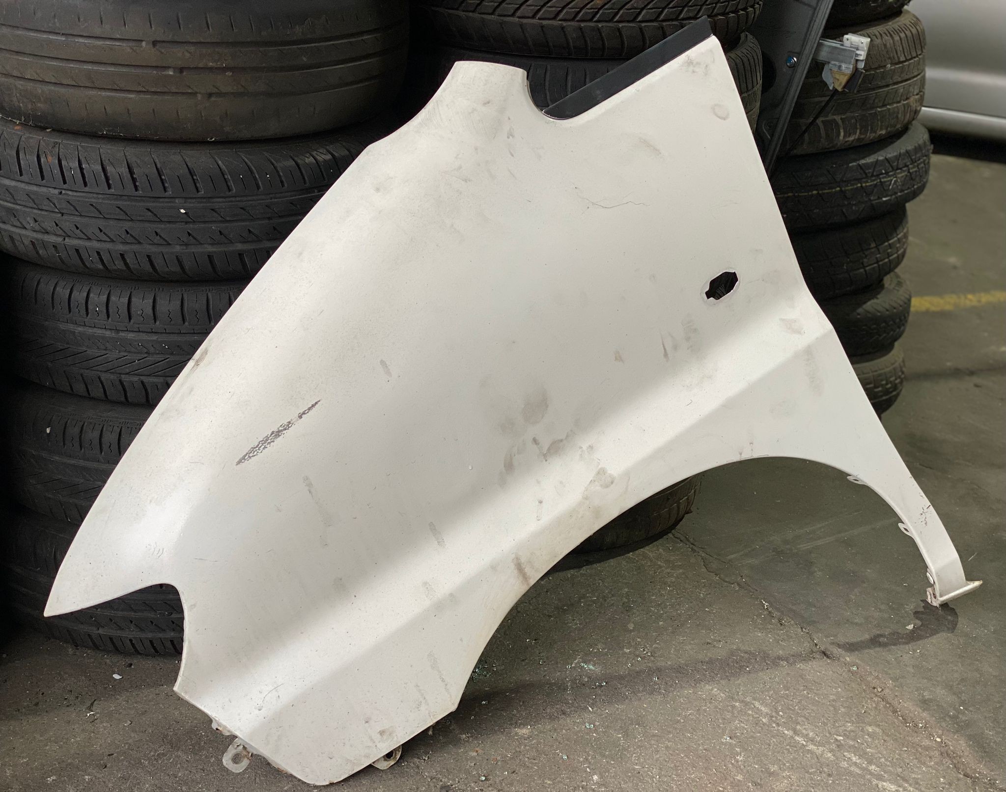 Left Fender HYUNDAI H-1 / STAREX Veículo multiuso (A1) | 97 -  Imagem-1