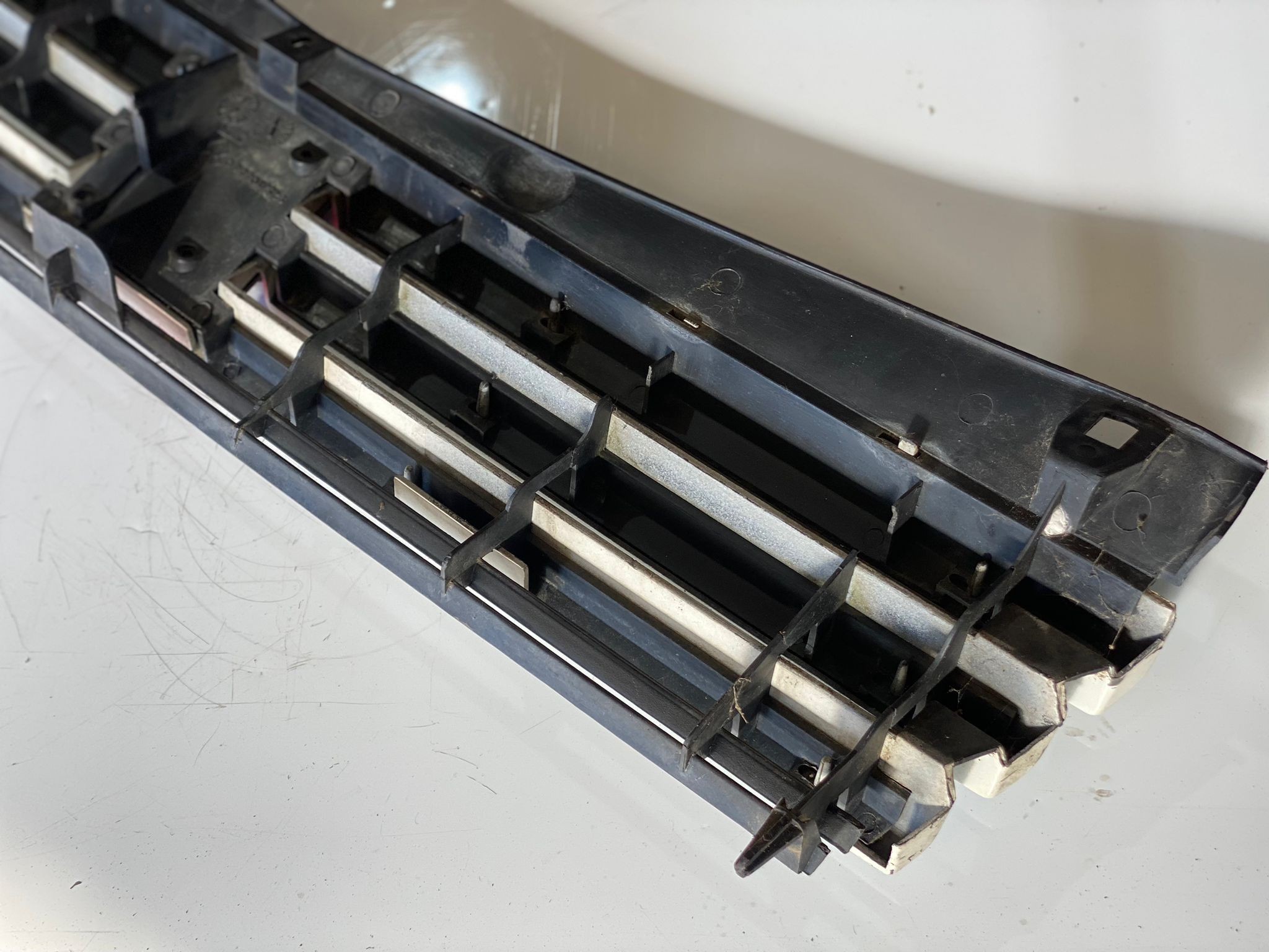 Grelha da Frente PEUGEOT 205 II (20A/C) | 87 - 00 Imagem-2