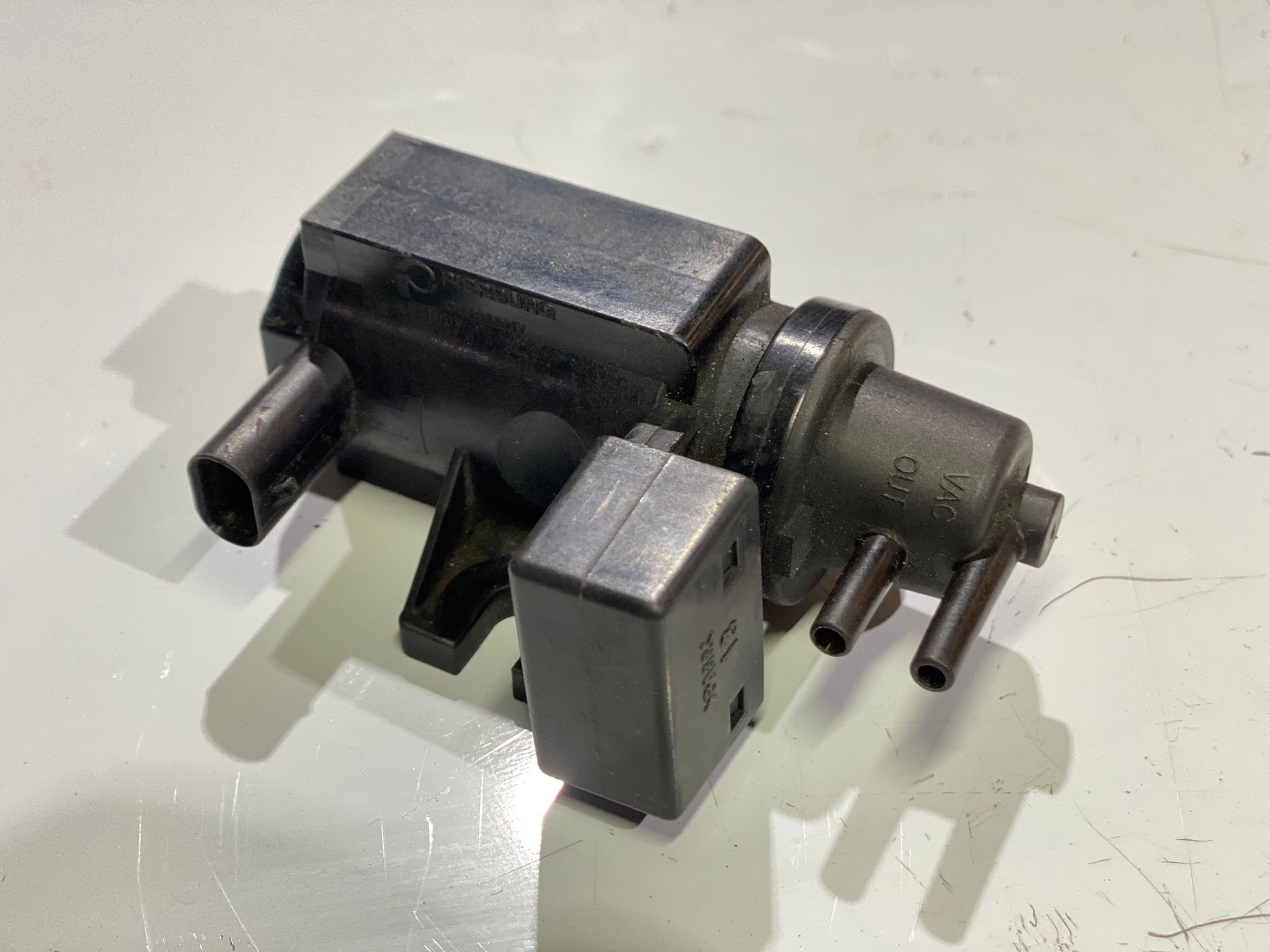 Válvula Solenoide Pressão do Turbo BMW 1 (E81) | 06 - 12 Imagem-1
