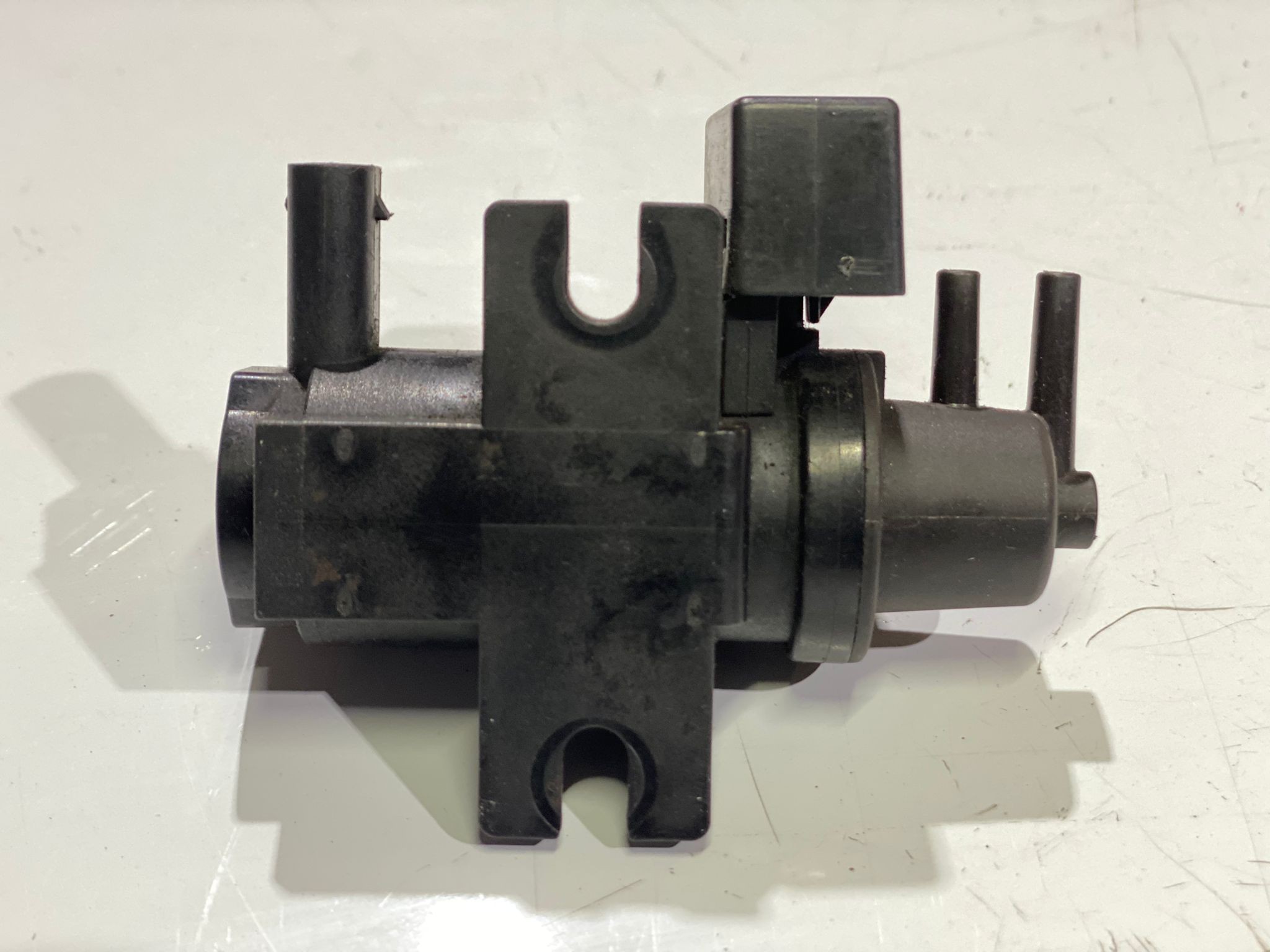 Válvula Solenoide Pressão do Turbo BMW 1 (E81) | 06 - 12 Imagem-2