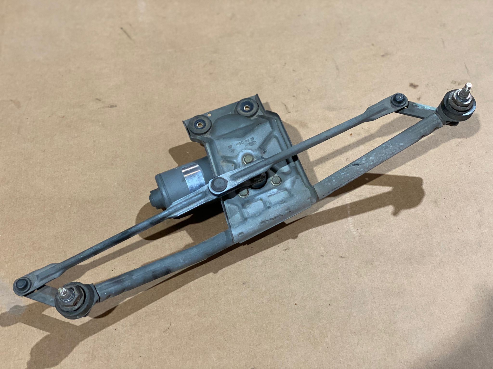 Motor das Escovas do Parabrisas FORD FIESTA III (GFJ) | 89 - 97 Imagem-1