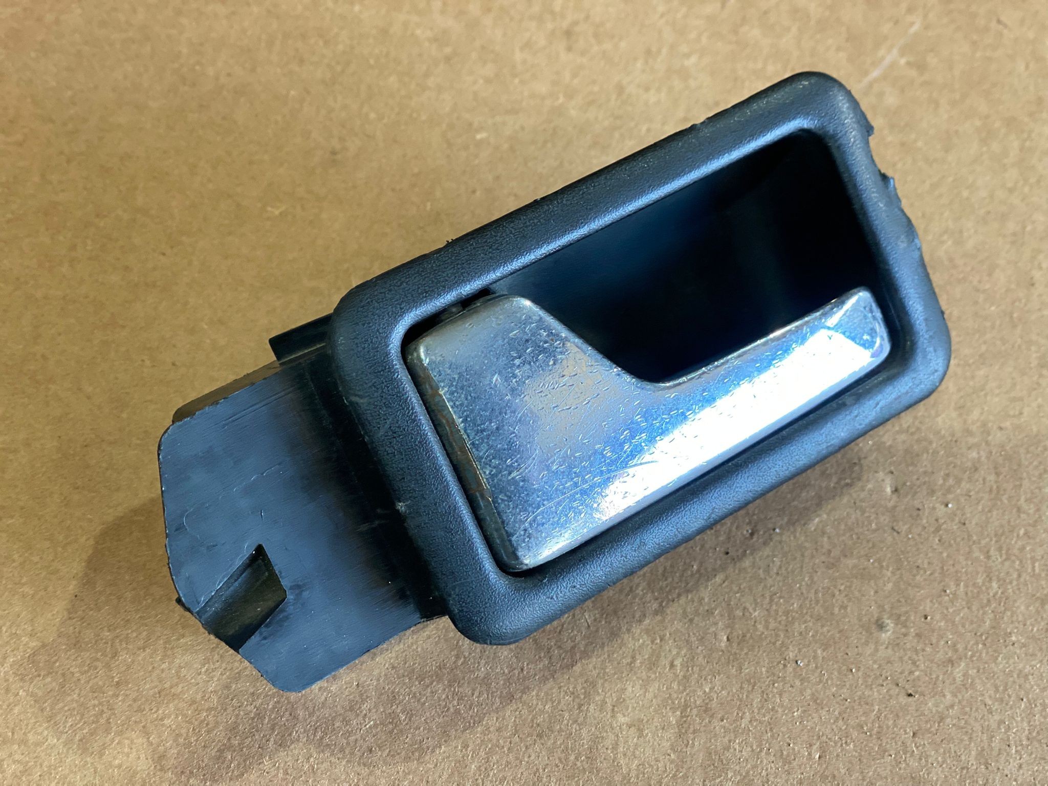 Puxador interior frt esq AUDI 80 (8C2, B4) | 91 - 95 Imagem-1
