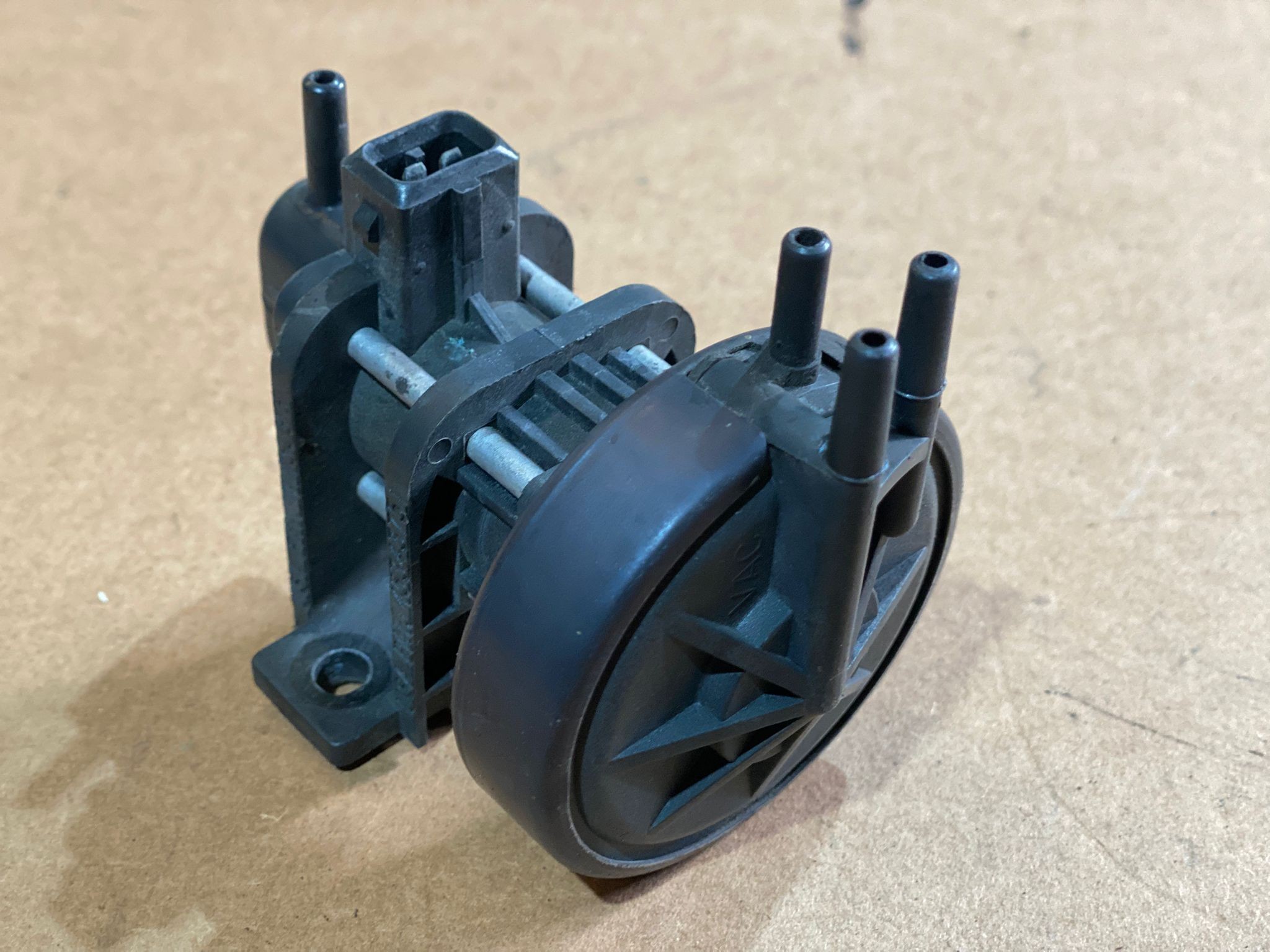 Válvula Solenoide Turbo AUDI 80 (8C2, B4) | 91 - 95 Imagem-1