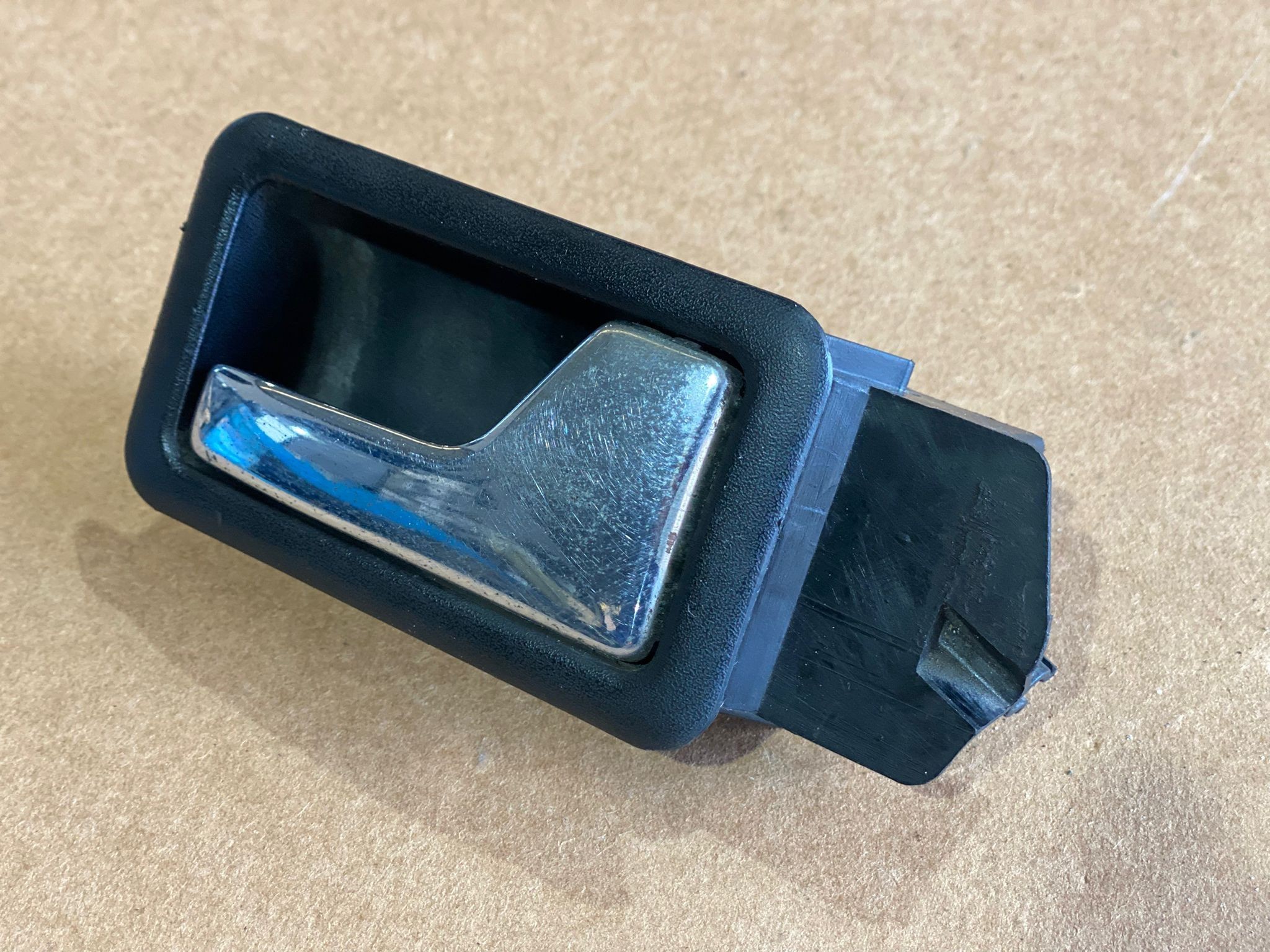 Puxador interior frt drt AUDI 80 (8C2, B4) | 91 - 95 Imagem-1