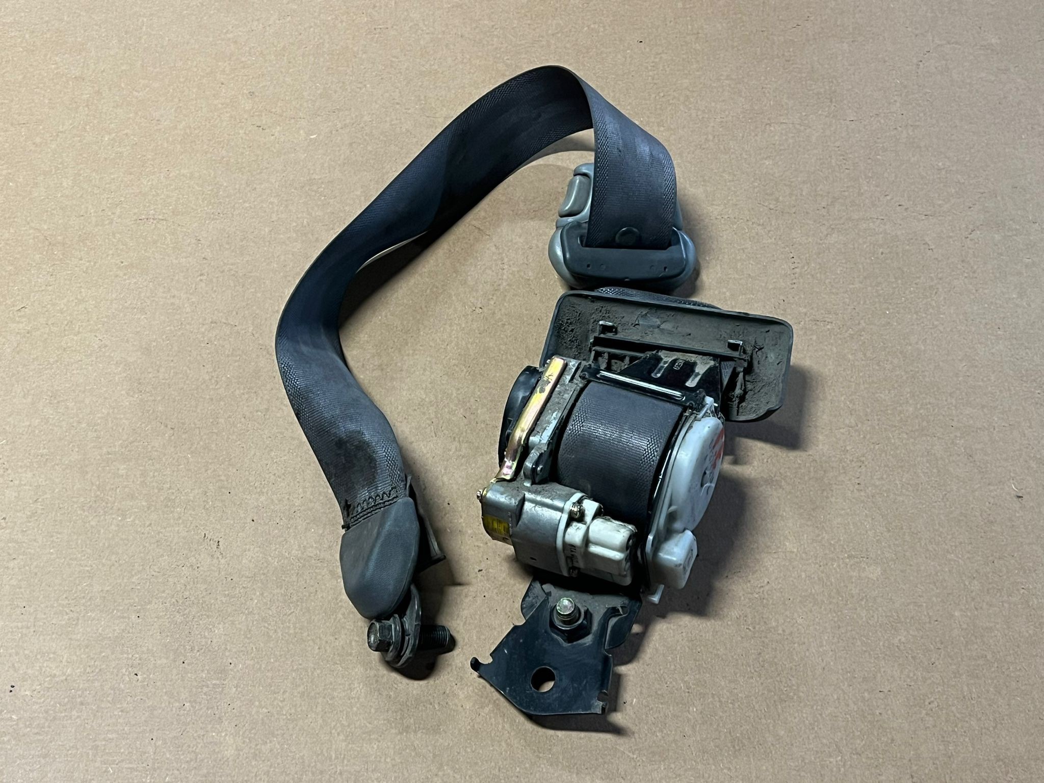 Cinto Frente Esq TOYOTA HIACE IV Caixa (__H1_, __H2_) | 95 - 12 Imagem-1