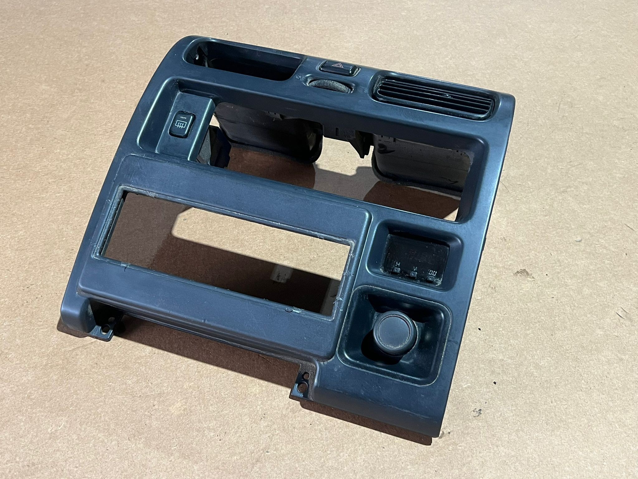 Consola do Tablier TOYOTA HIACE IV Caixa (__H1_, __H2_) | 95 - 12 Imagem-1