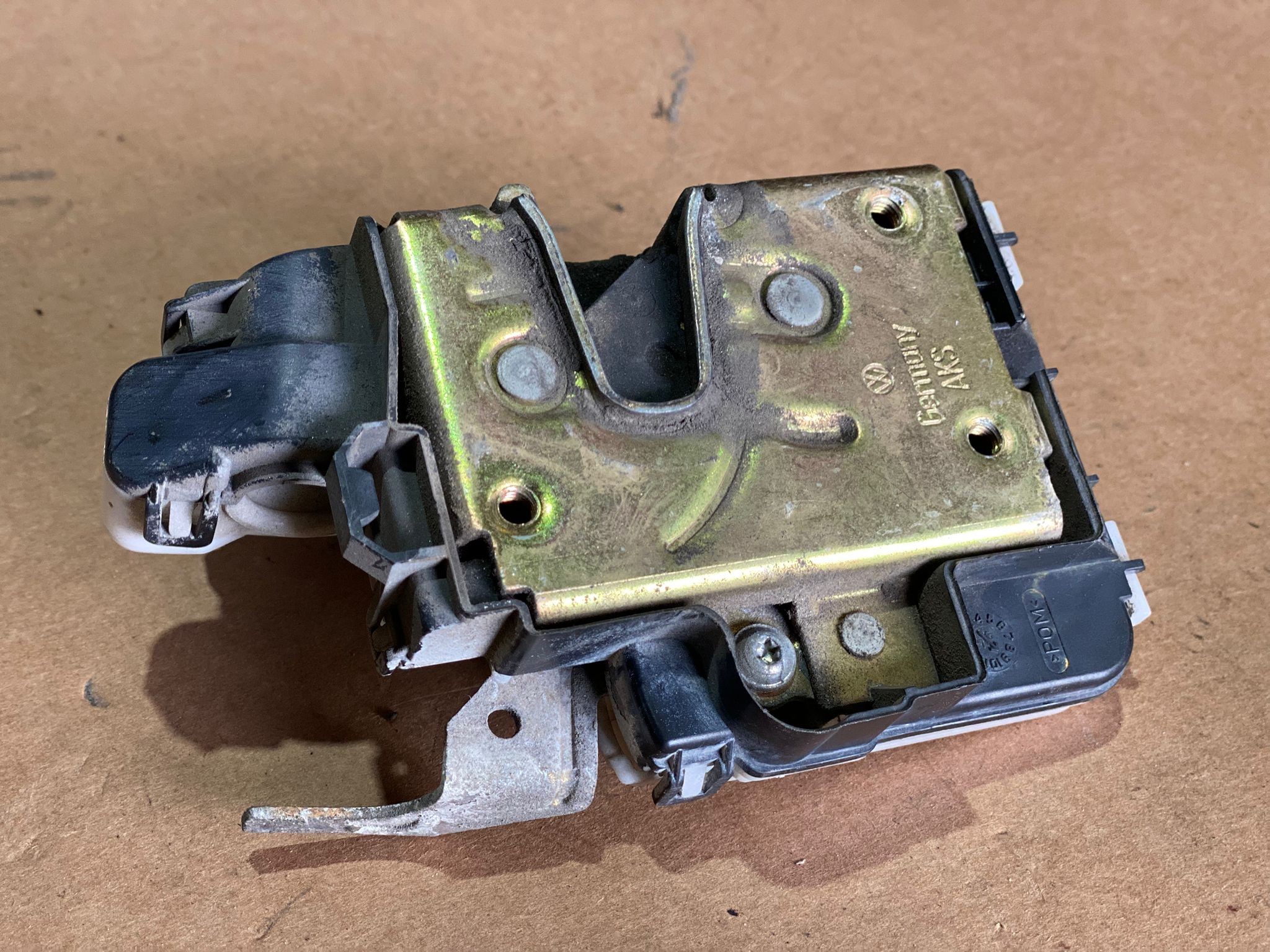 Fecho da Porta Frente Esq VOLKSWAGEN POLO (6N1) | 94 - 99 Imagem-2