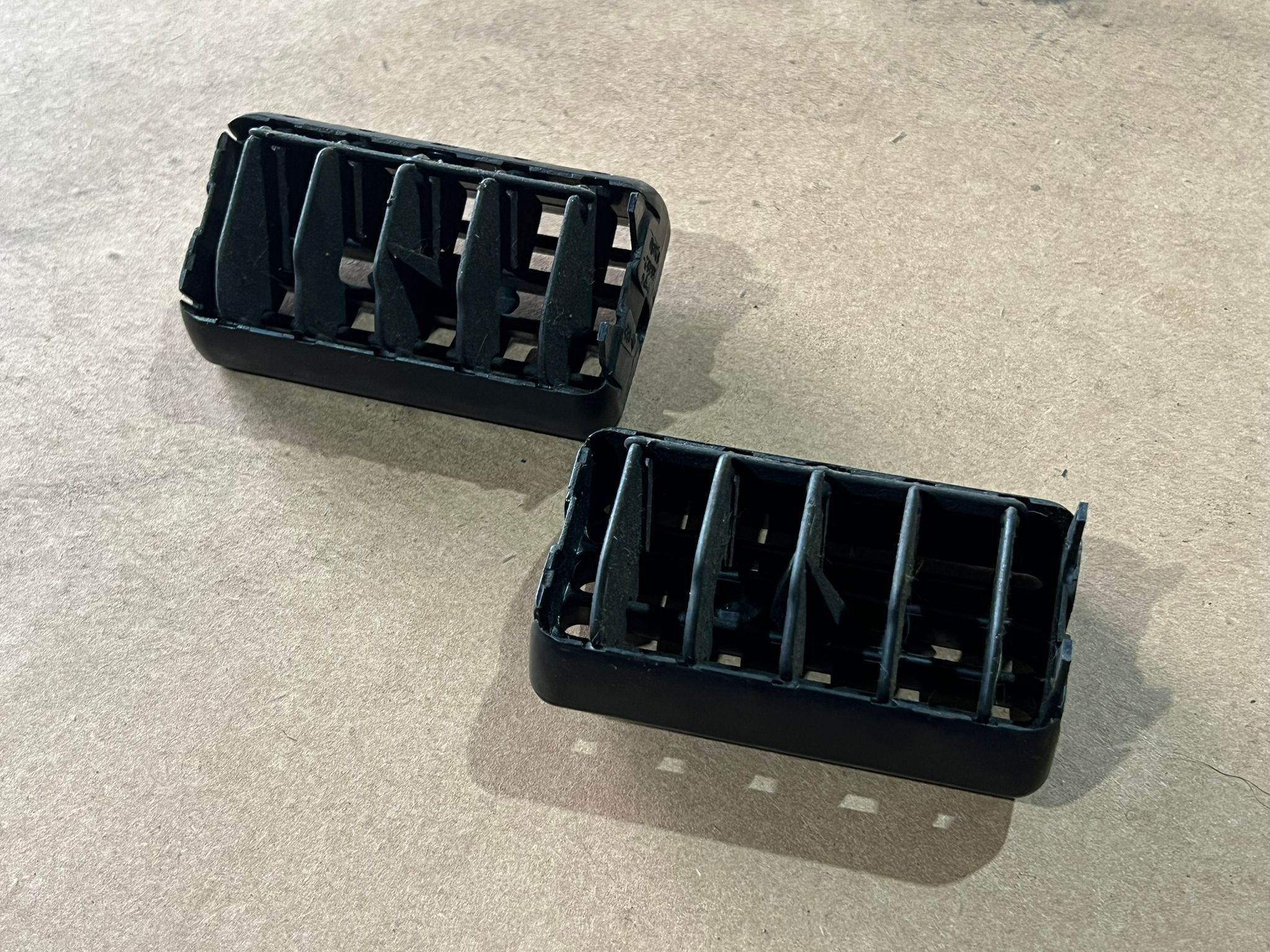 Saídas ar tablier TOYOTA COROLLA (_E10_) | 91 - 99 Imagem-2