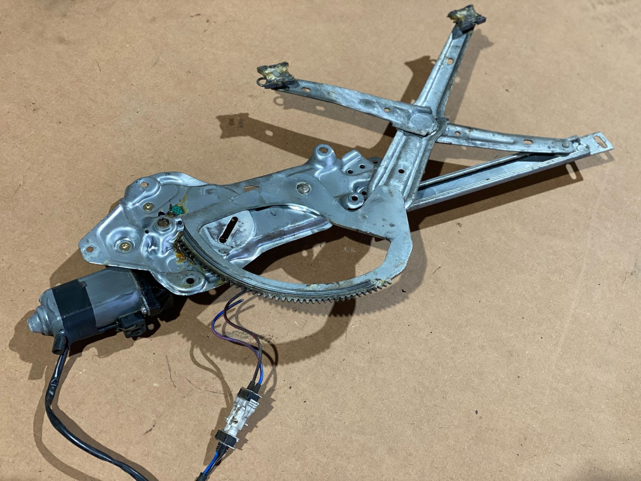 Elevador Frente Esq Electrico BMW 5 (E34) | 87 - 95 Imagem-1