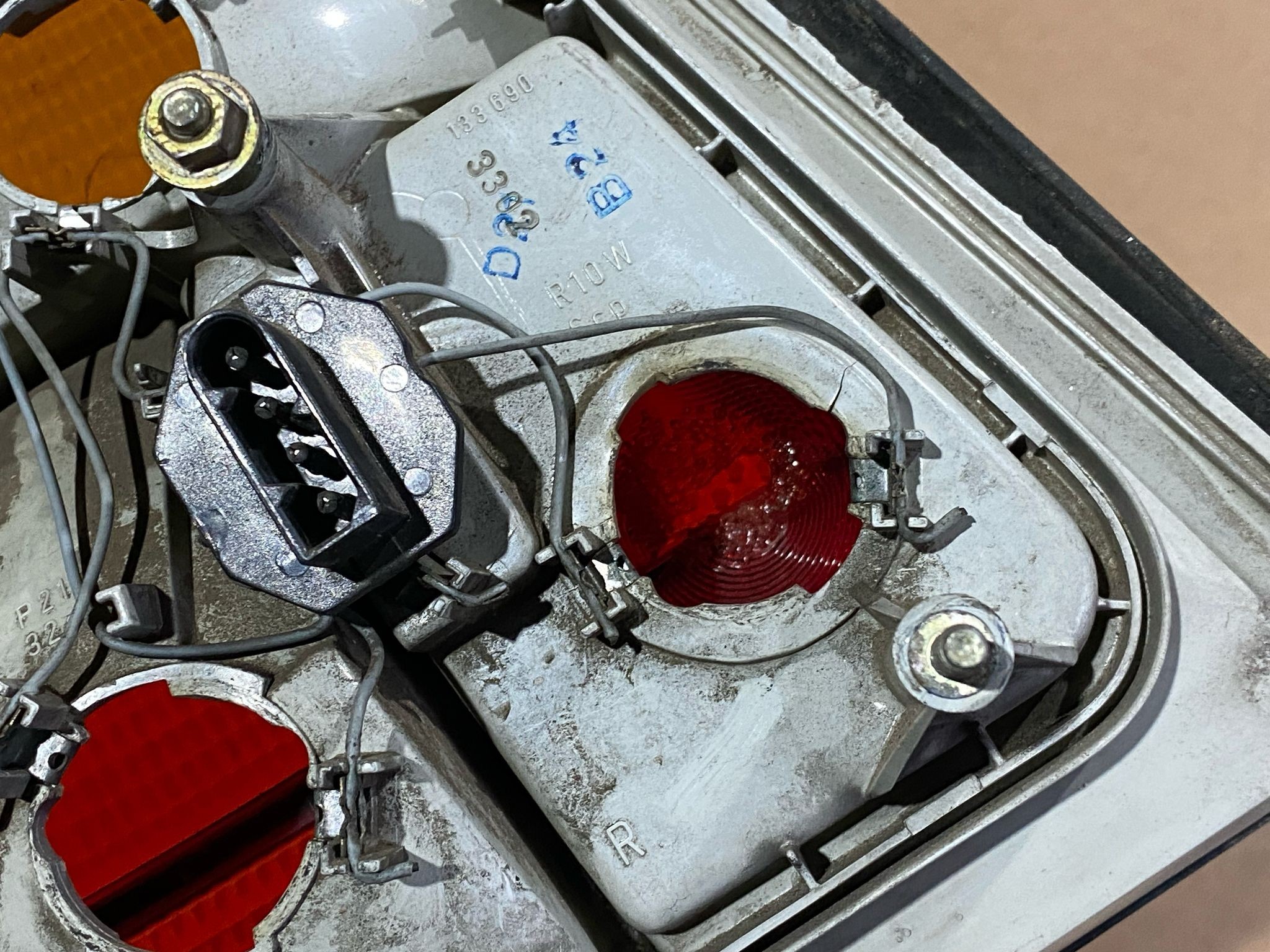 Farolim Stop Dto BMW 5 (E34) | 87 - 95 Imagem-3