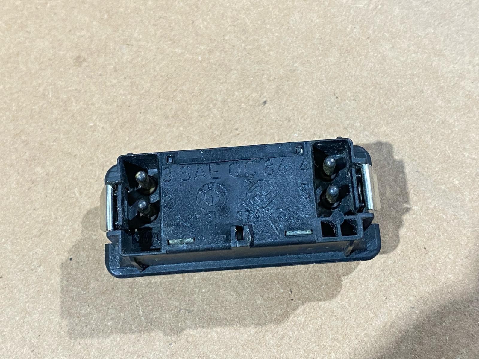 Botão / Interruptor 4 Piscas  BMW 5 (E34) | 87 - 95 Imagem-1