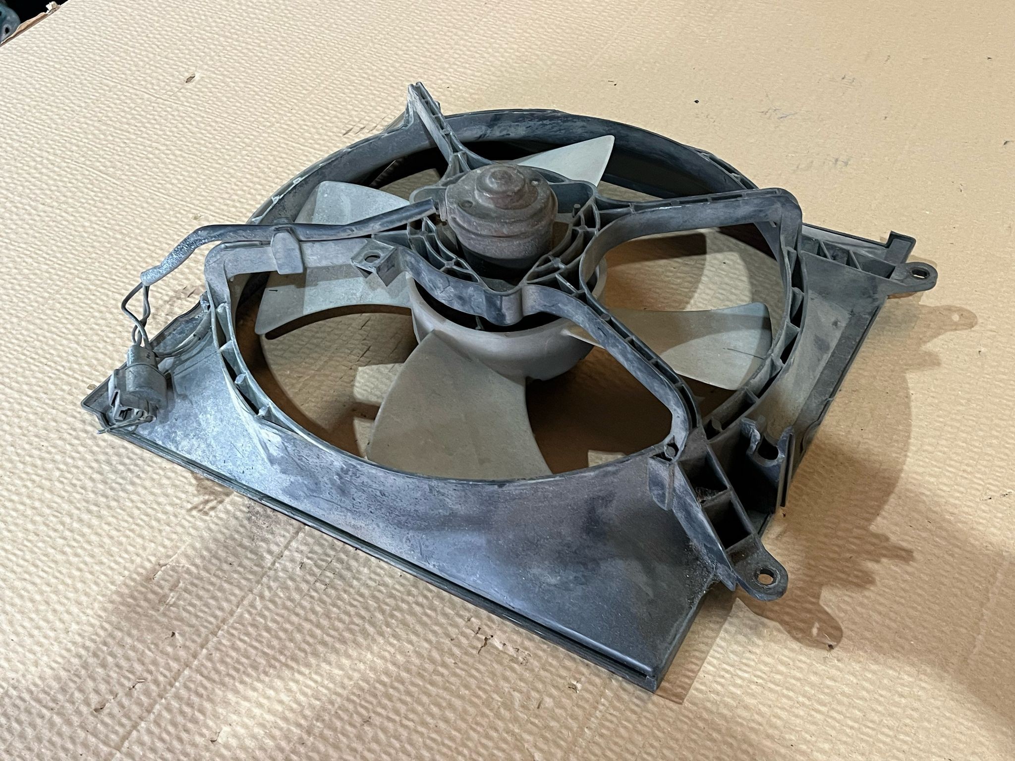 Termoventilador MITSUBISHI COLT IV (CA_A) | 92 - 96 Imagem-1