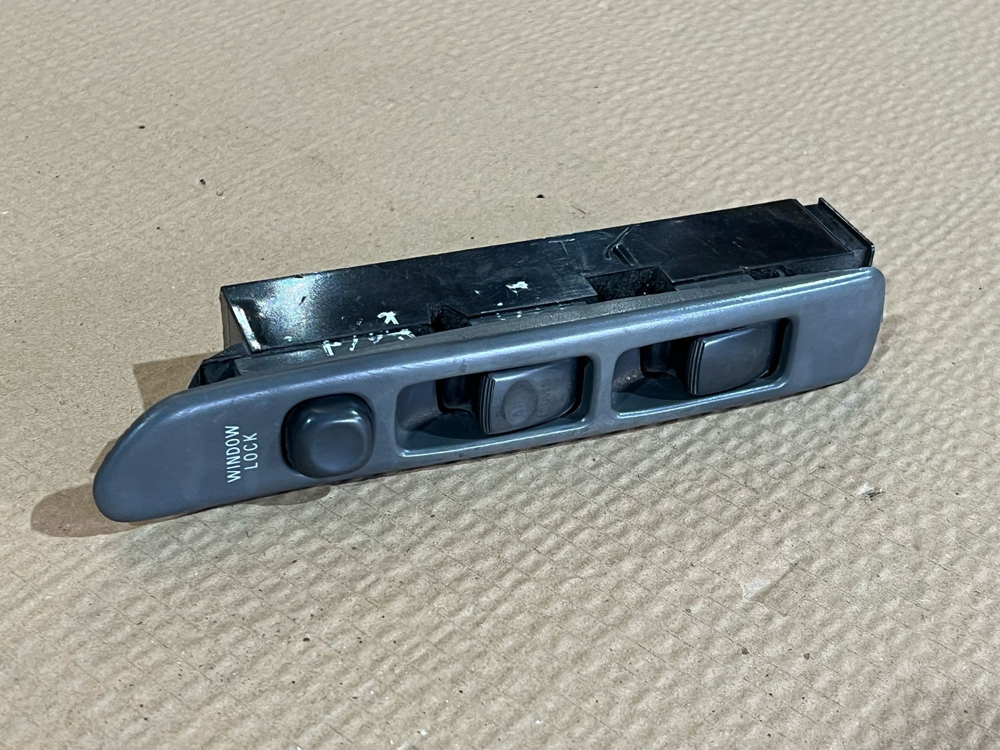 Comutador / Interruptores Elevadores dos Vidros MITSUBISHI COLT IV (CA_A) | 92 - 96 Imagem-1