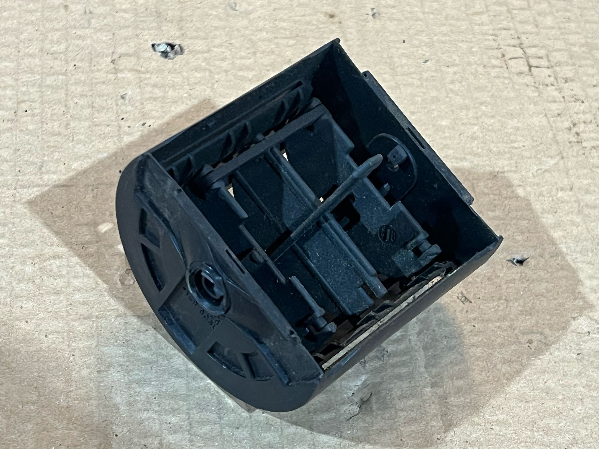 Saida de ar / Grelha sofagem lado drt OPEL CORSA B (S93) | 93 - 02 Imagem-2