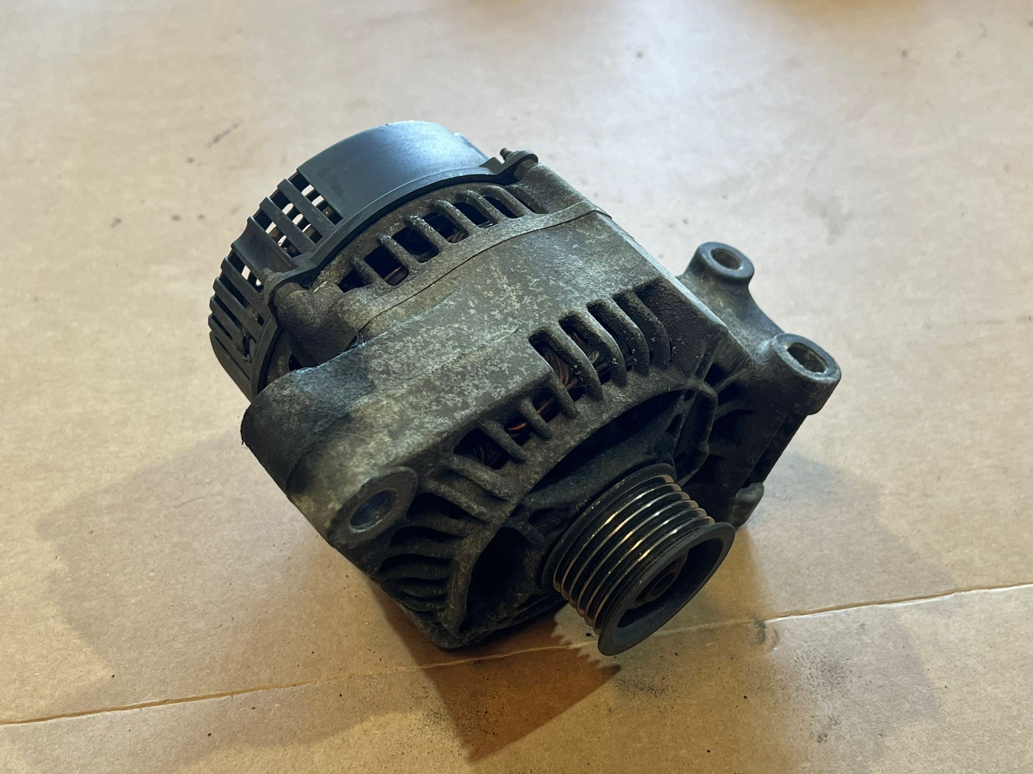 Alternador FORD FOCUS Turnier (DNW) | 99 - 07 Imagem-1