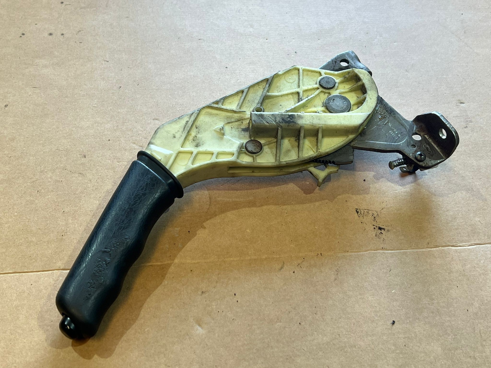 Alavanca do Travão de Mão FORD FOCUS Turnier (DNW) | 99 - 07 Imagem-1