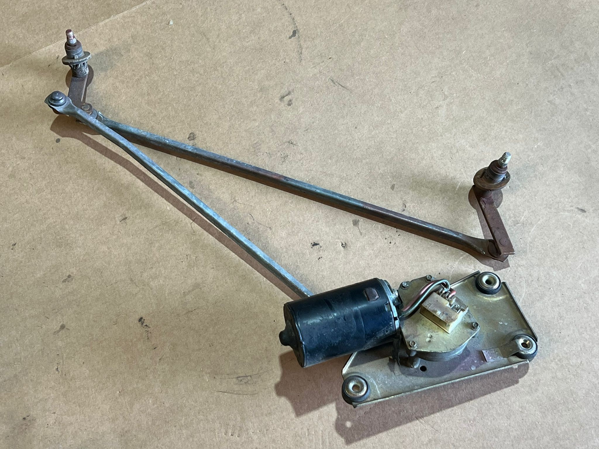 Motor das Escovas do Parabrisas OPEL CORSA A Hatchback (S83) | 82 - 93 Imagem-1