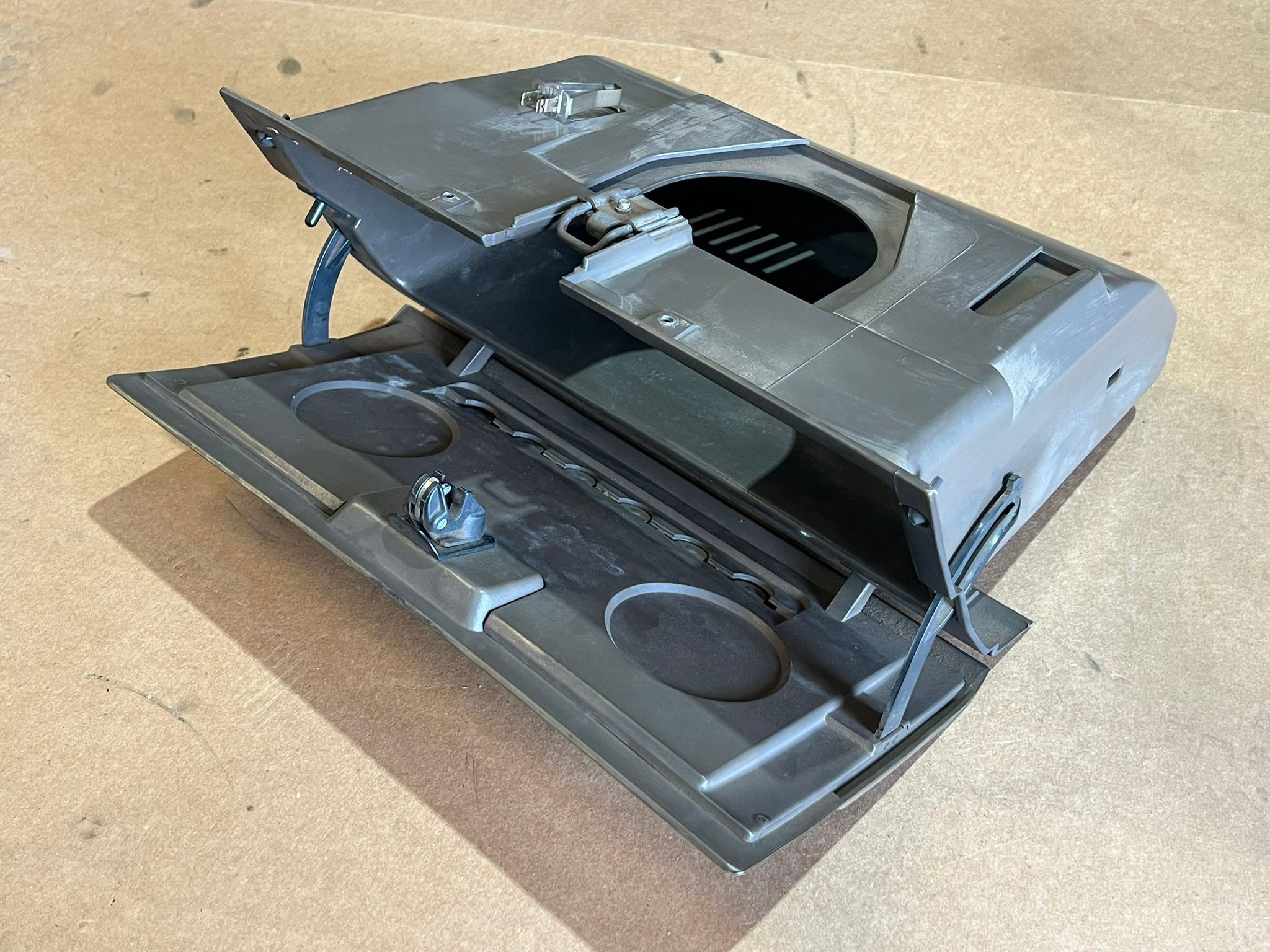 Porta Luvas OPEL CORSA A Hatchback (S83) | 82 - 93 Imagem-3