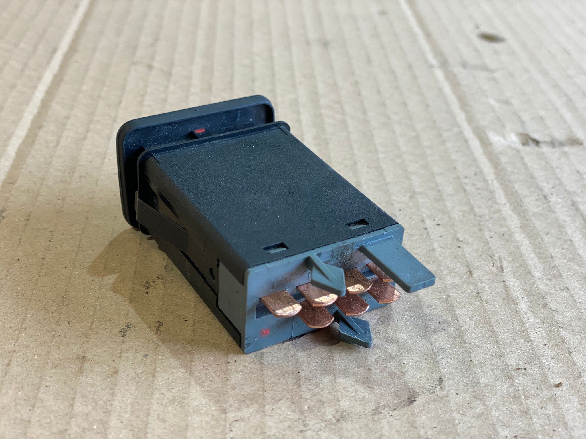 Botão / Interruptor 4 Piscas  VOLKSWAGEN GOLF IV (1J1) | 97 - 07 Imagem-1