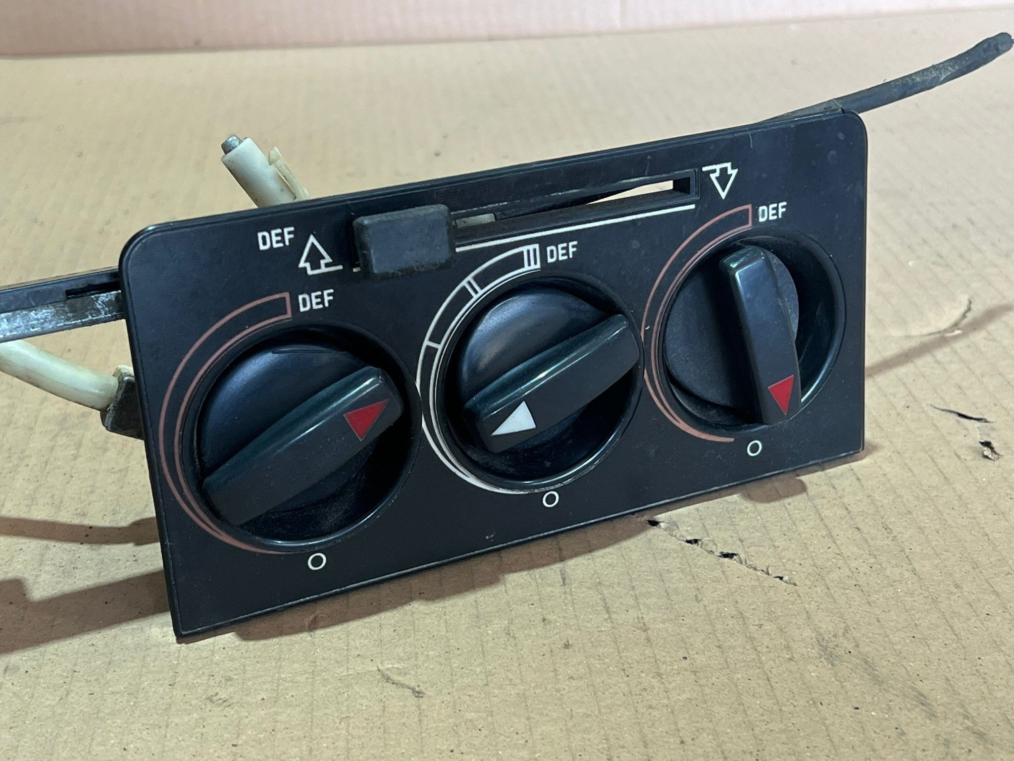 Módulo / Consola de Chaufagem MERCEDES-BENZ W 123 | 76 - 85 Imagem-1