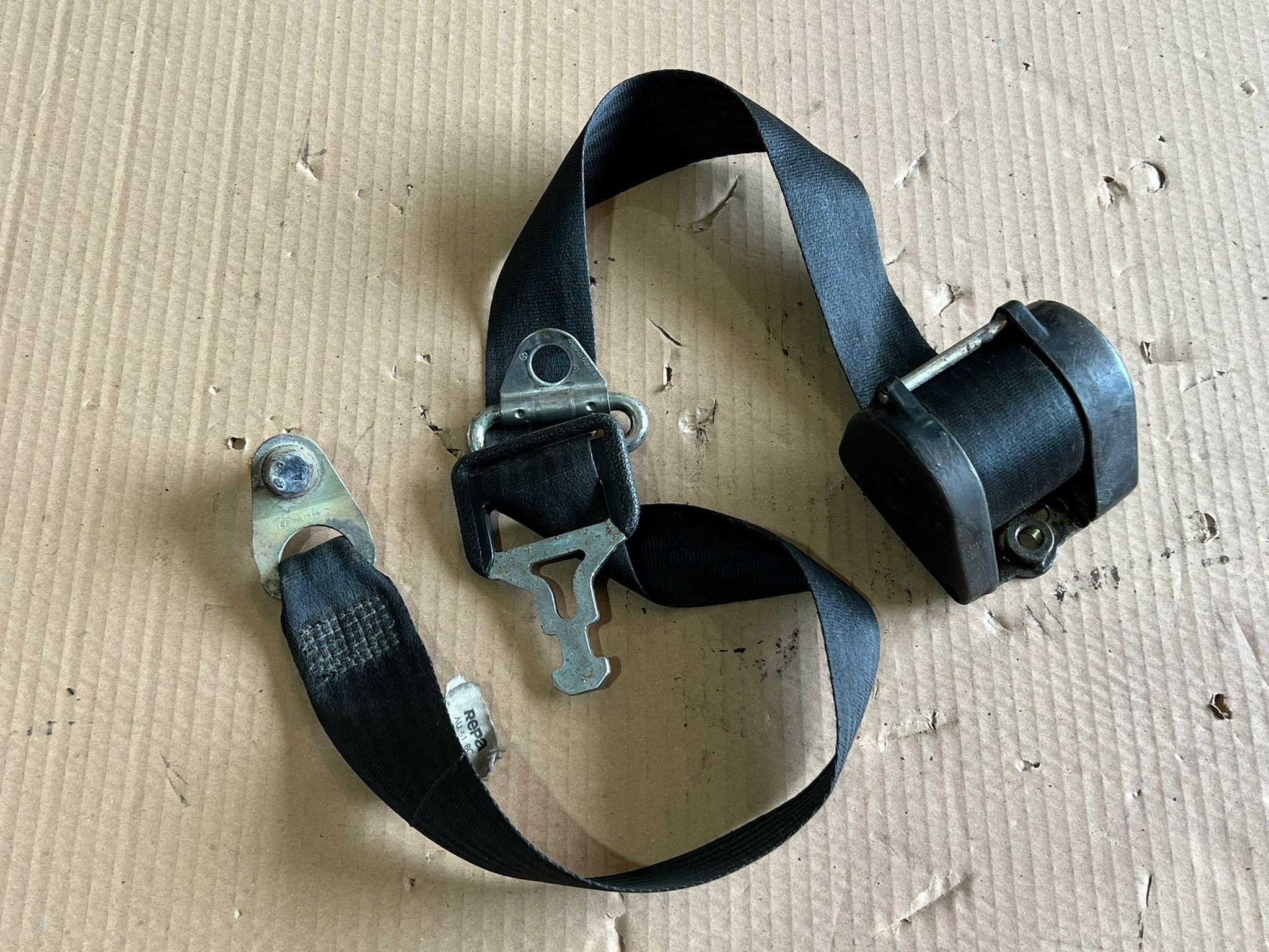 Cinto Frente Esq MERCEDES-BENZ W 123 | 76 - 85 Imagem-1