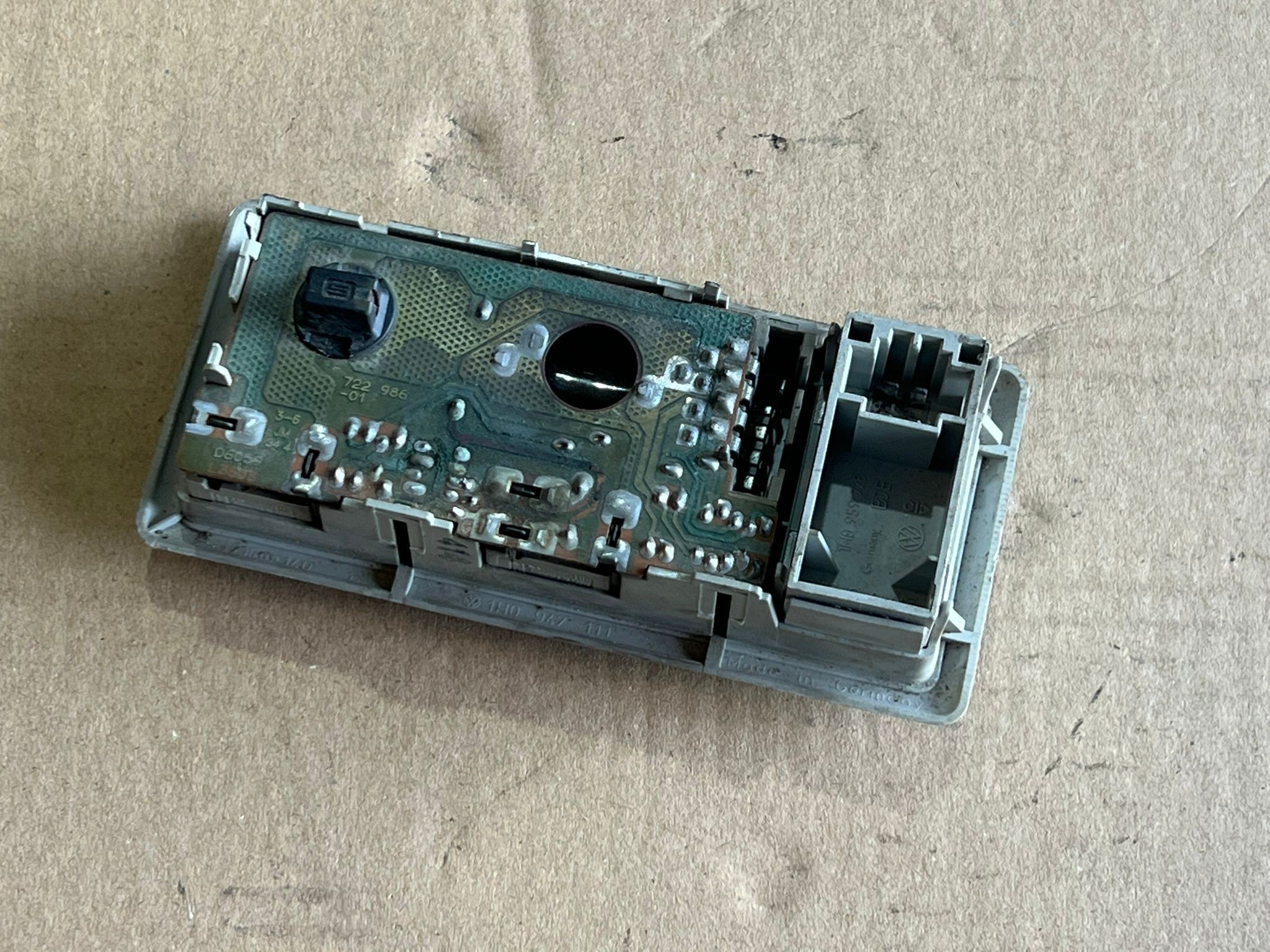 Plafonier / Luz do teto VOLKSWAGEN PASSAT (3B2) | 96 - 01 Imagem-2