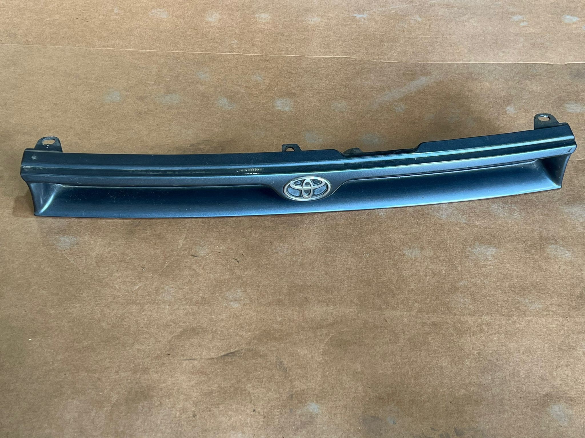 Grelha da Frente TOYOTA COROLLA Liftback (_E10_) | 92 - 99 Imagem-1