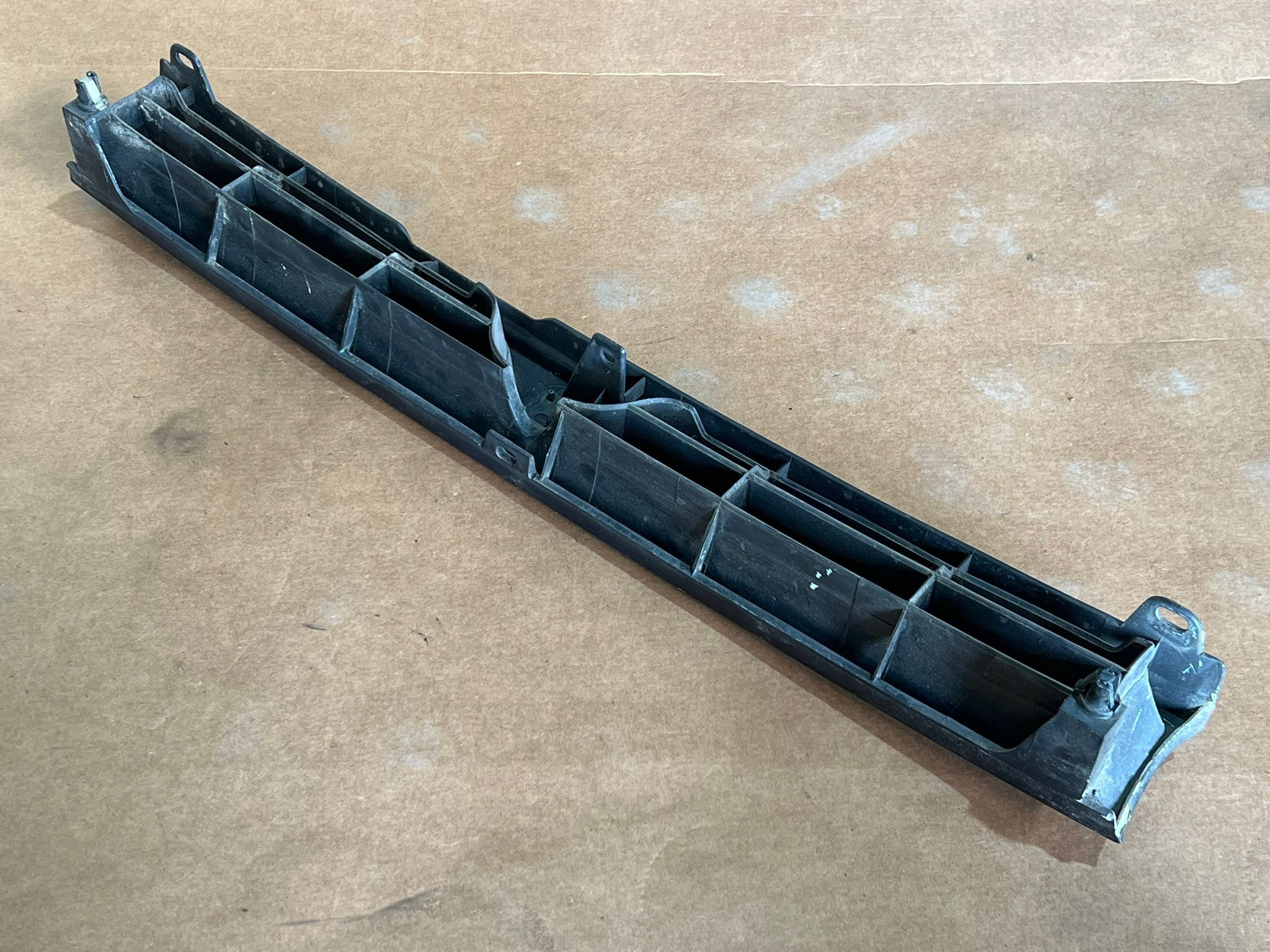 Grelha da Frente TOYOTA COROLLA Liftback (_E10_) | 92 - 99 Imagem-2