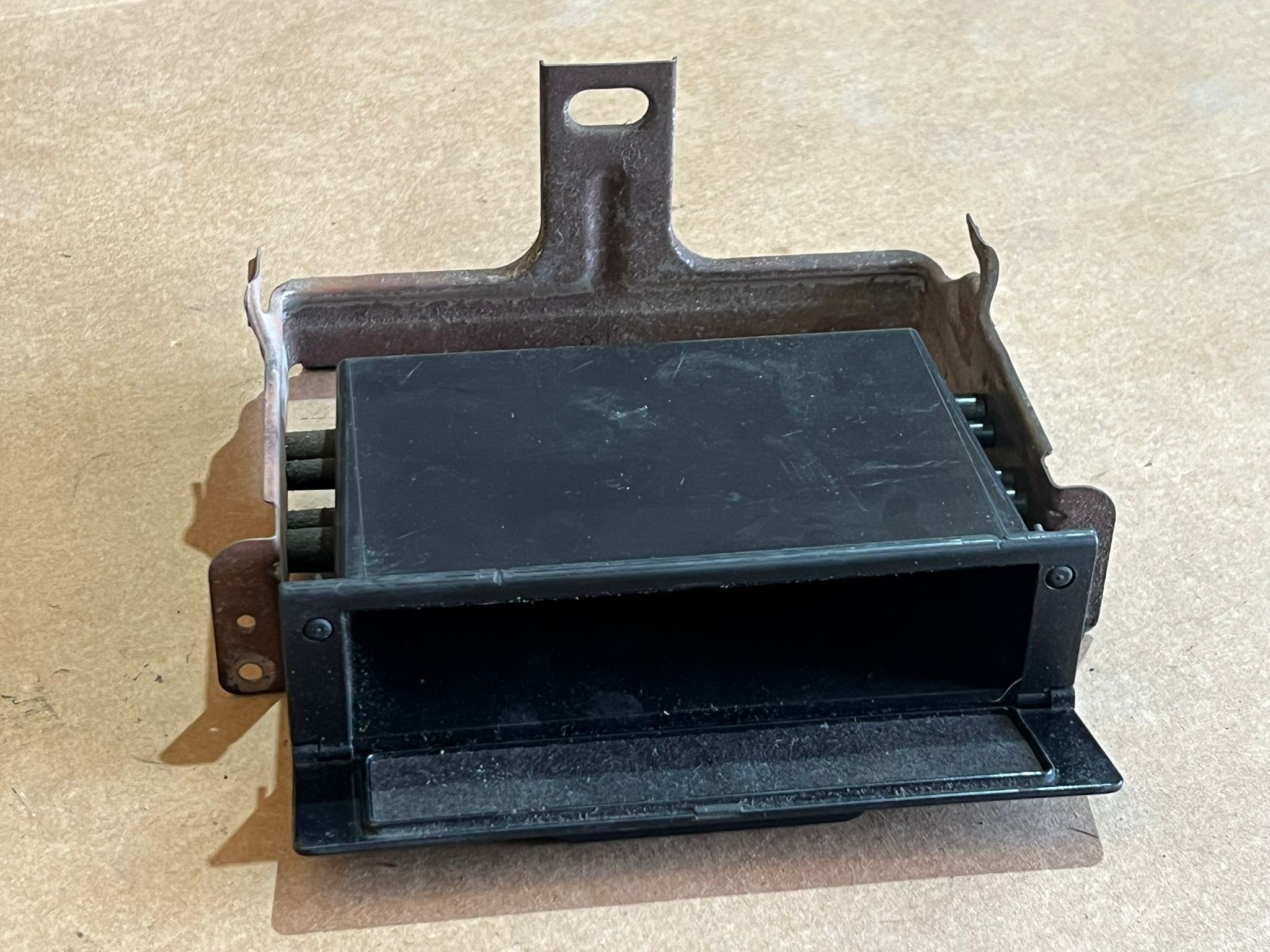 Gaveta de Arrumação do Tablier MITSUBISHI SPACE GEAR | 95 -02 Imagem-2