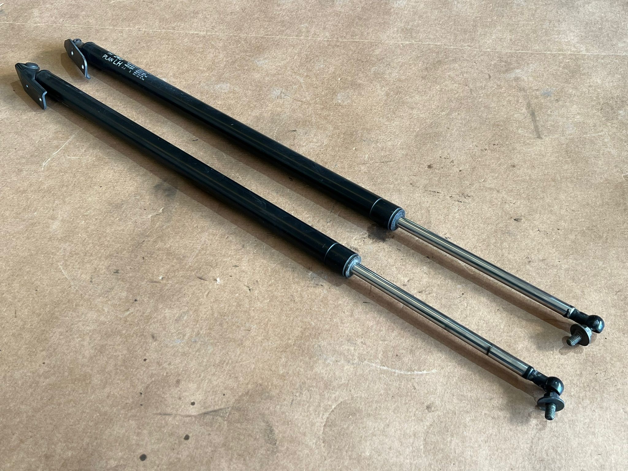 Amortecedores da Mala MITSUBISHI SPACE GEAR | 95 -02 Imagem-1