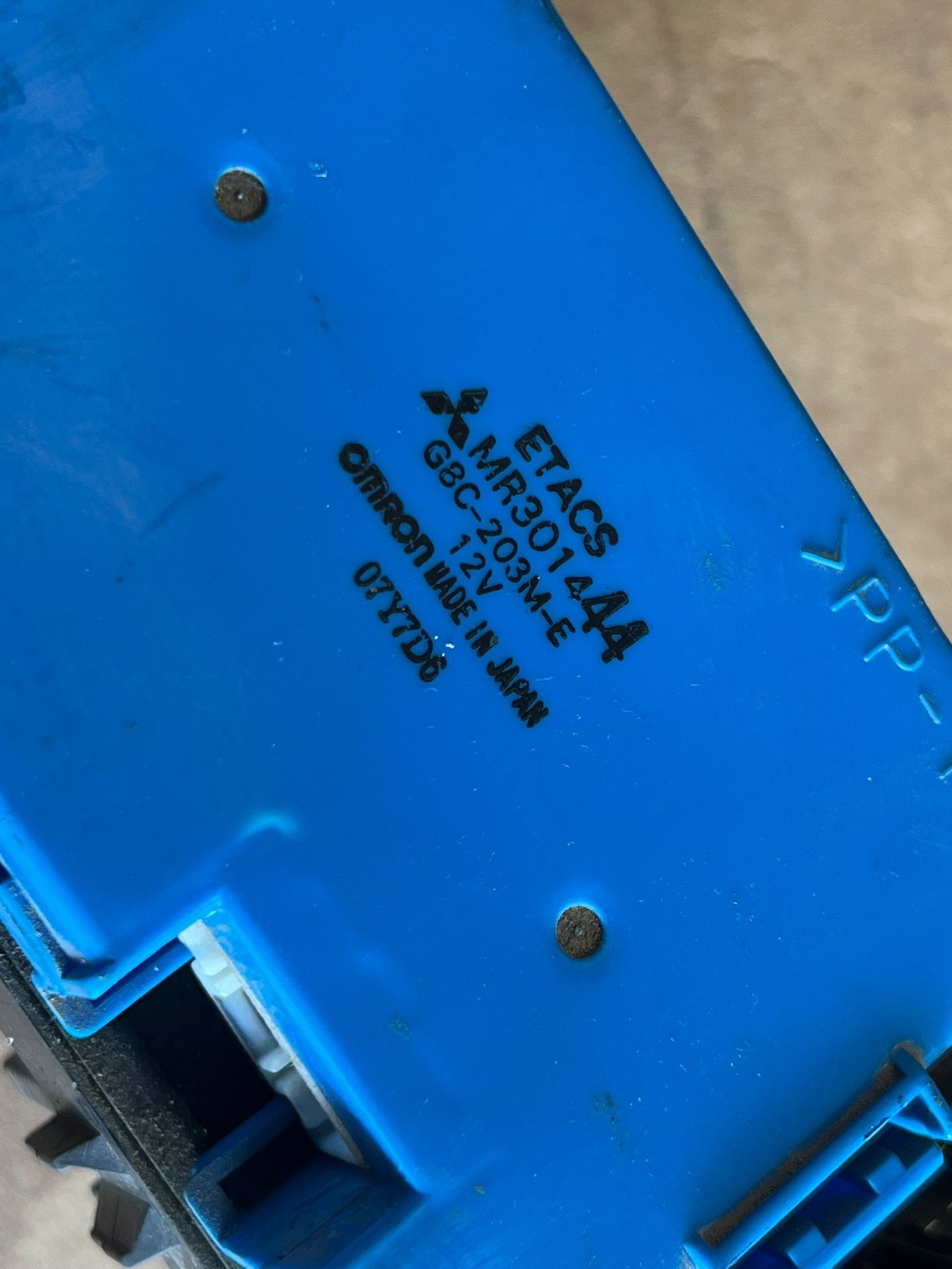 Caixa dos Fusíveis MITSUBISHI SPACE GEAR | 95 -02 Imagem-3