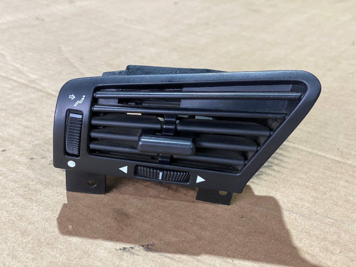 Saida de ar / Grelha sofagem lado esq LANCIA - ID S_49704