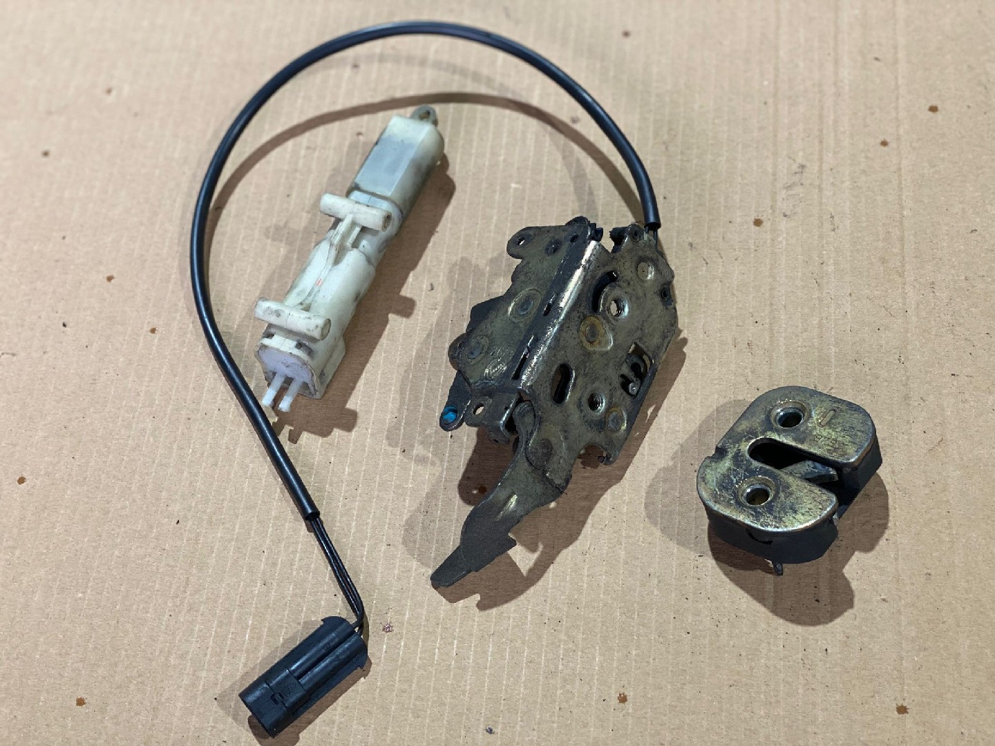 Fecho da Porta Frente Esq LANCIA - ID S_49689