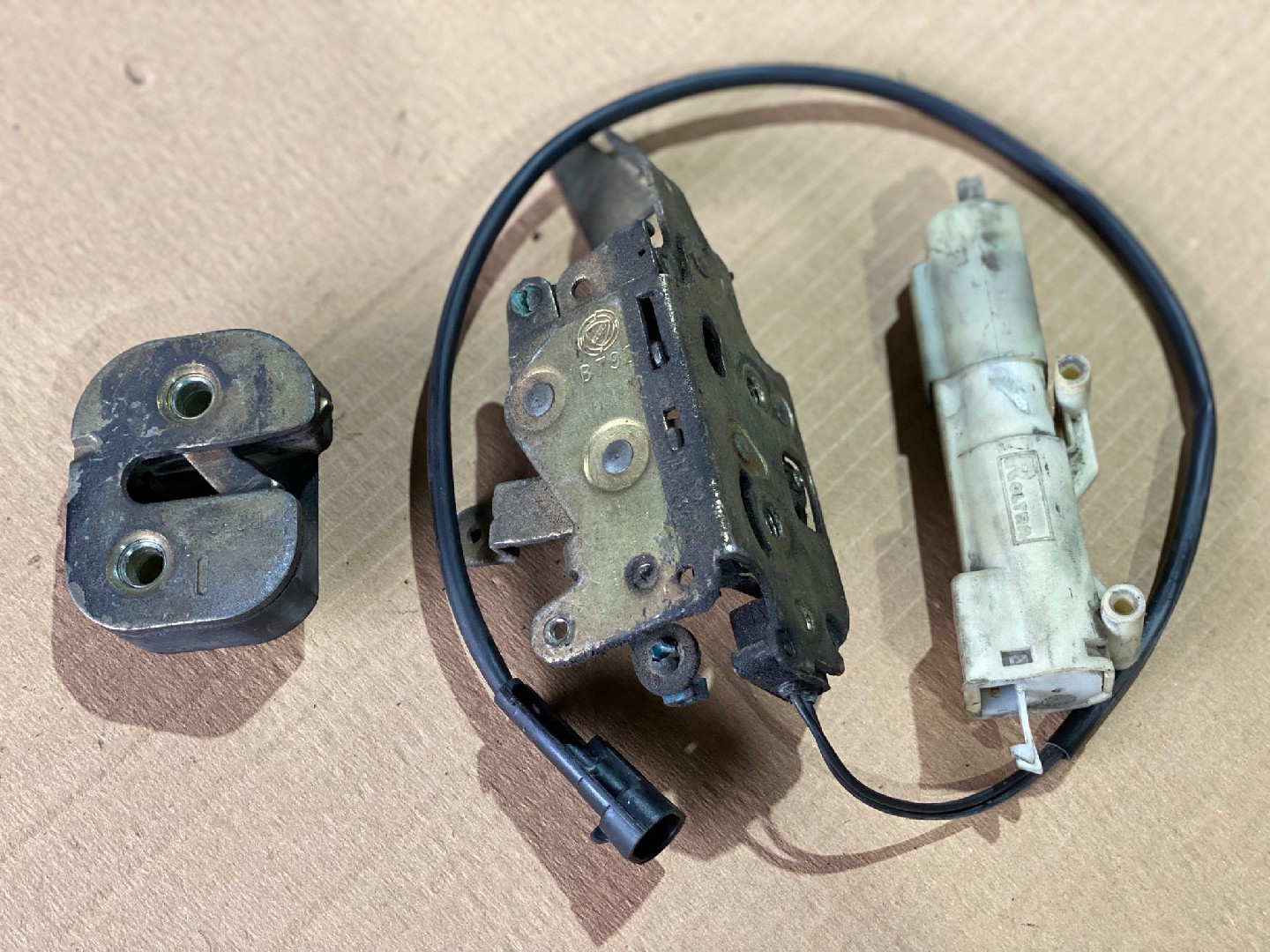 Fecho da Porta Frente Dto LANCIA Y10 (156_) | 85 - 95 Imagem-1