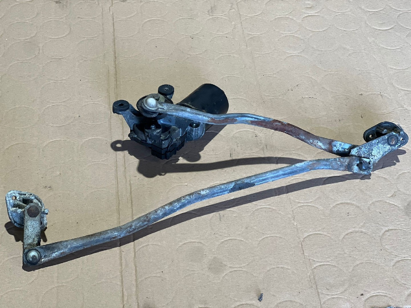 Motor das Escovas do Parabrisas MAZDA 323 F V (BA) | 94 - 98 Imagem-1