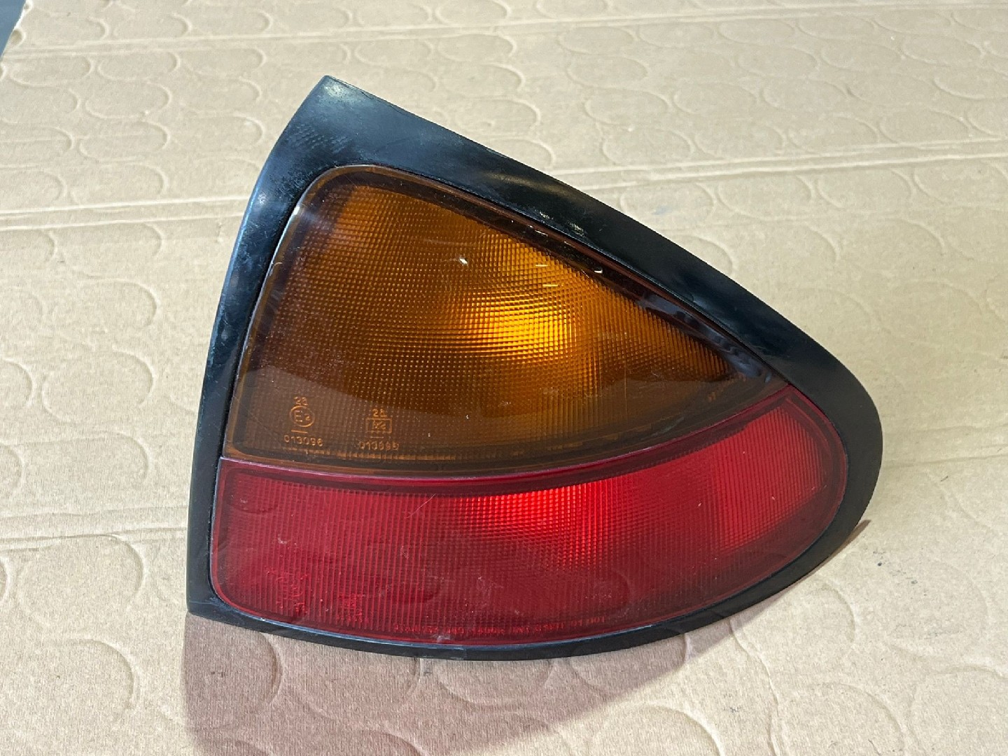 Farolim Stop Dto MAZDA 323 F V (BA) | 94 - 98 Imagem-1