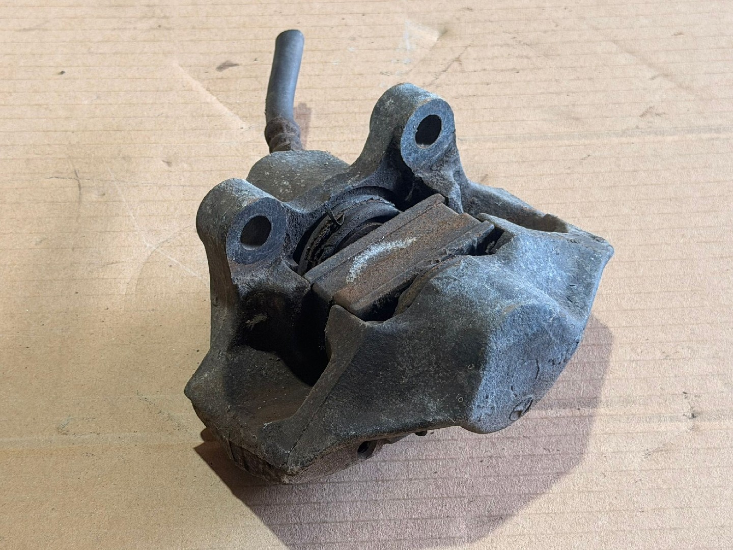 Pinça / Maxila de Travão Trás Direita MERCEDES-BENZ W 123 | 76 - 85 Imagem-2