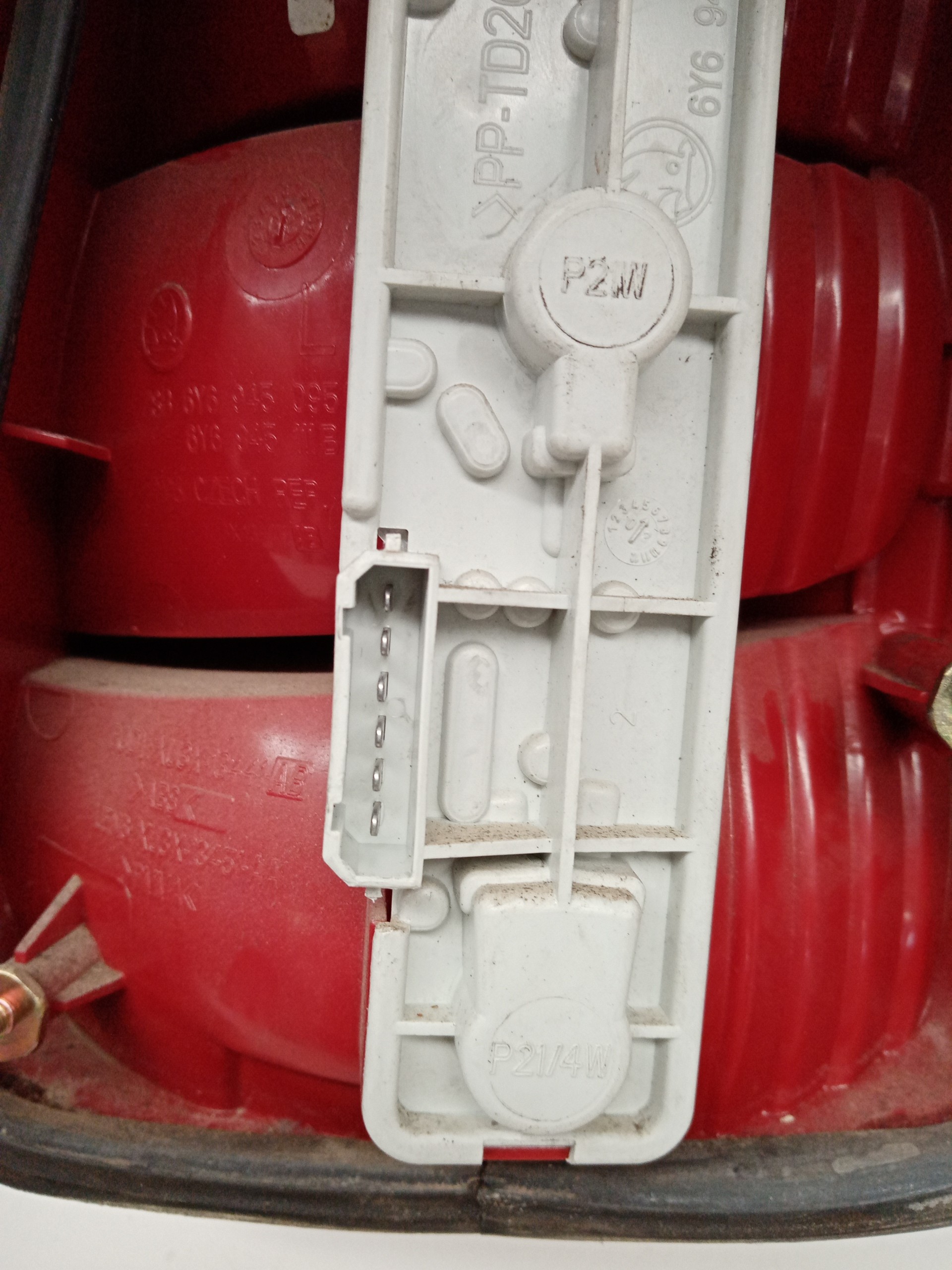 Farolim tras painel esquerdo SKODA FABIA I (6Y2) | 99 - 08 Imagem-3