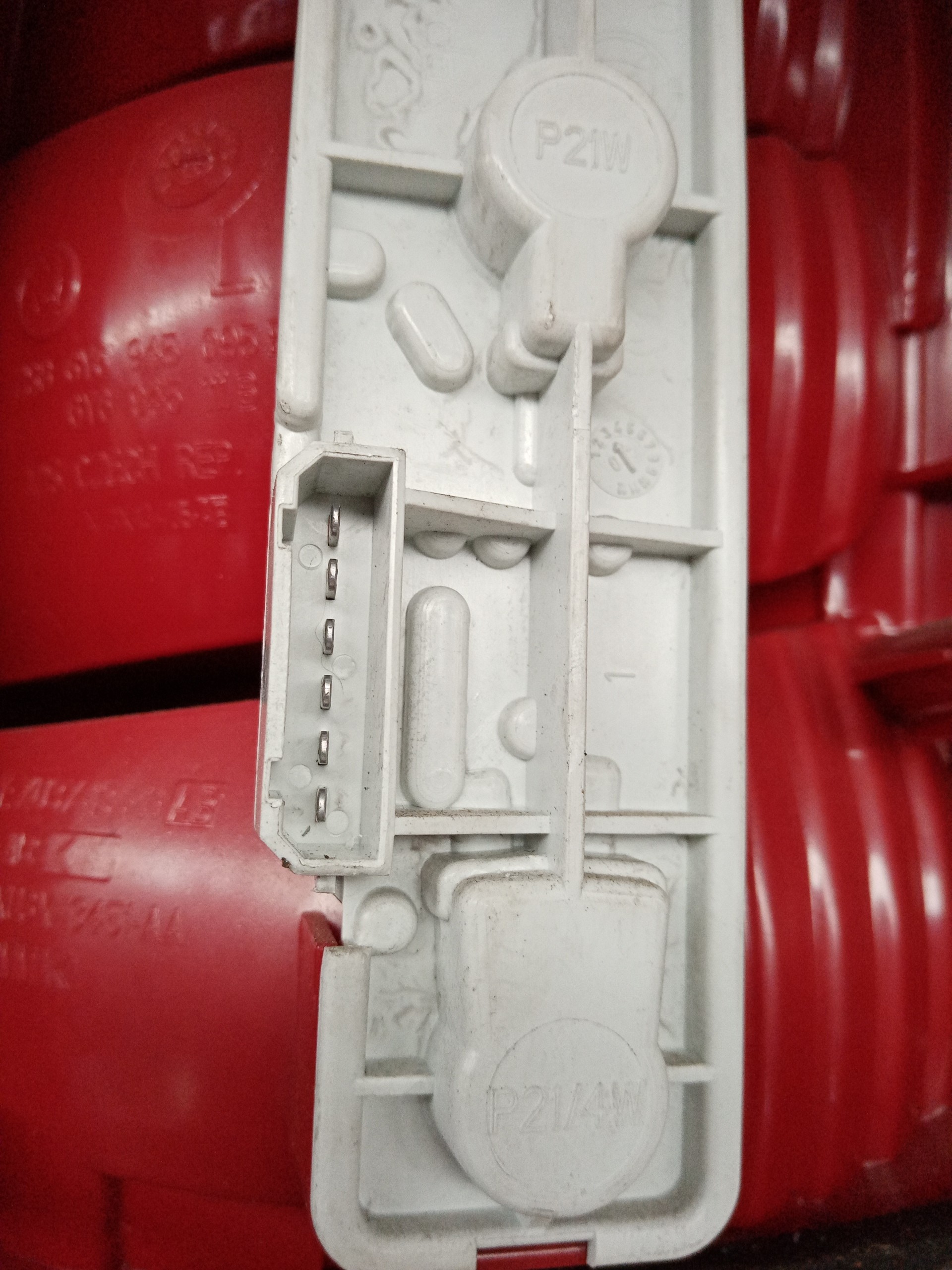 Farolim tras painel esquerdo SKODA FABIA I (6Y2) | 99 - 08 Imagem-3