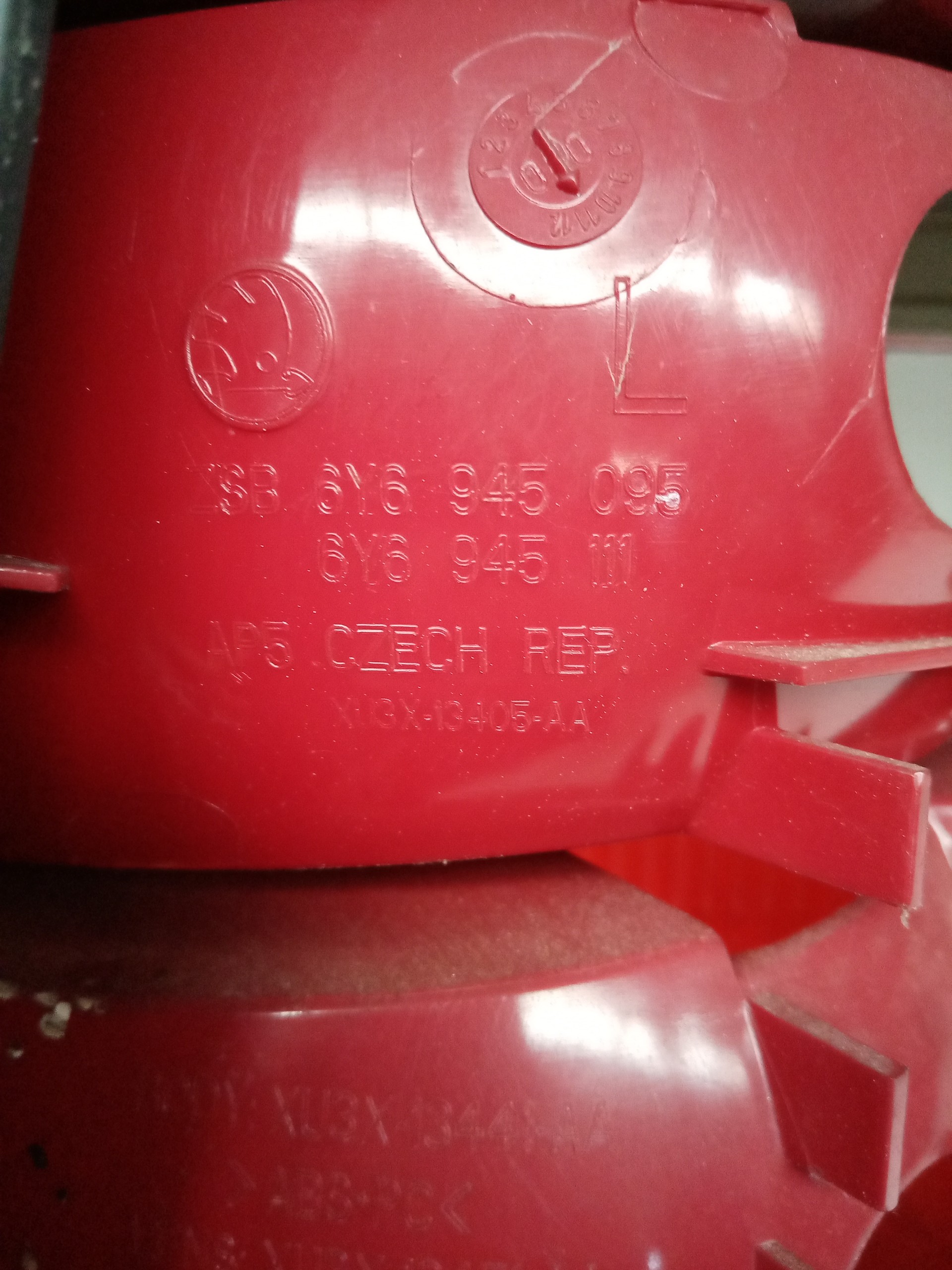 Farolim tras painel esquerdo SKODA FABIA I (6Y2) | 99 - 08 Imagem-2