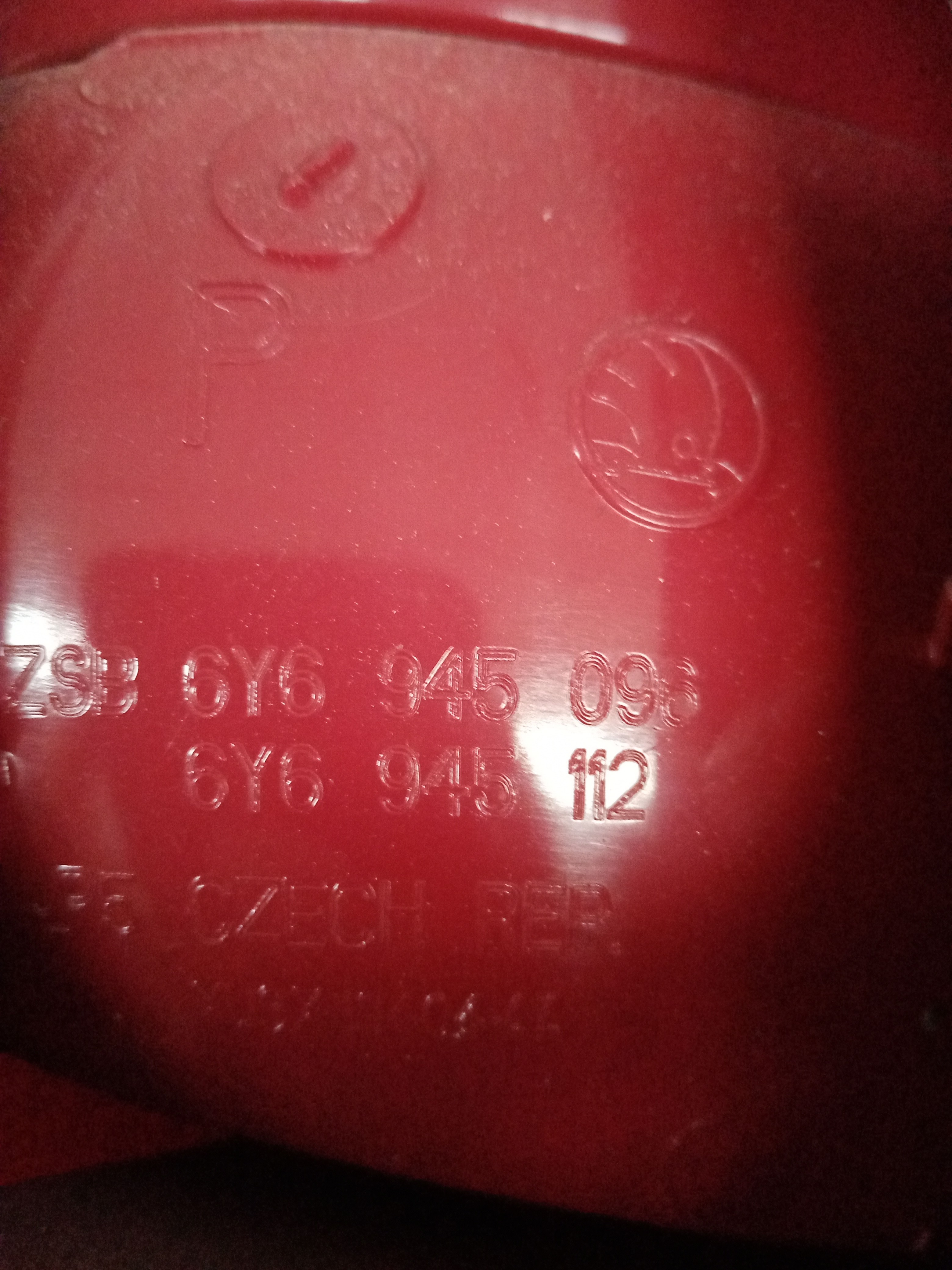 Farolim tras painel direito SKODA FABIA I (6Y2) | 99 - 08 Imagem-1