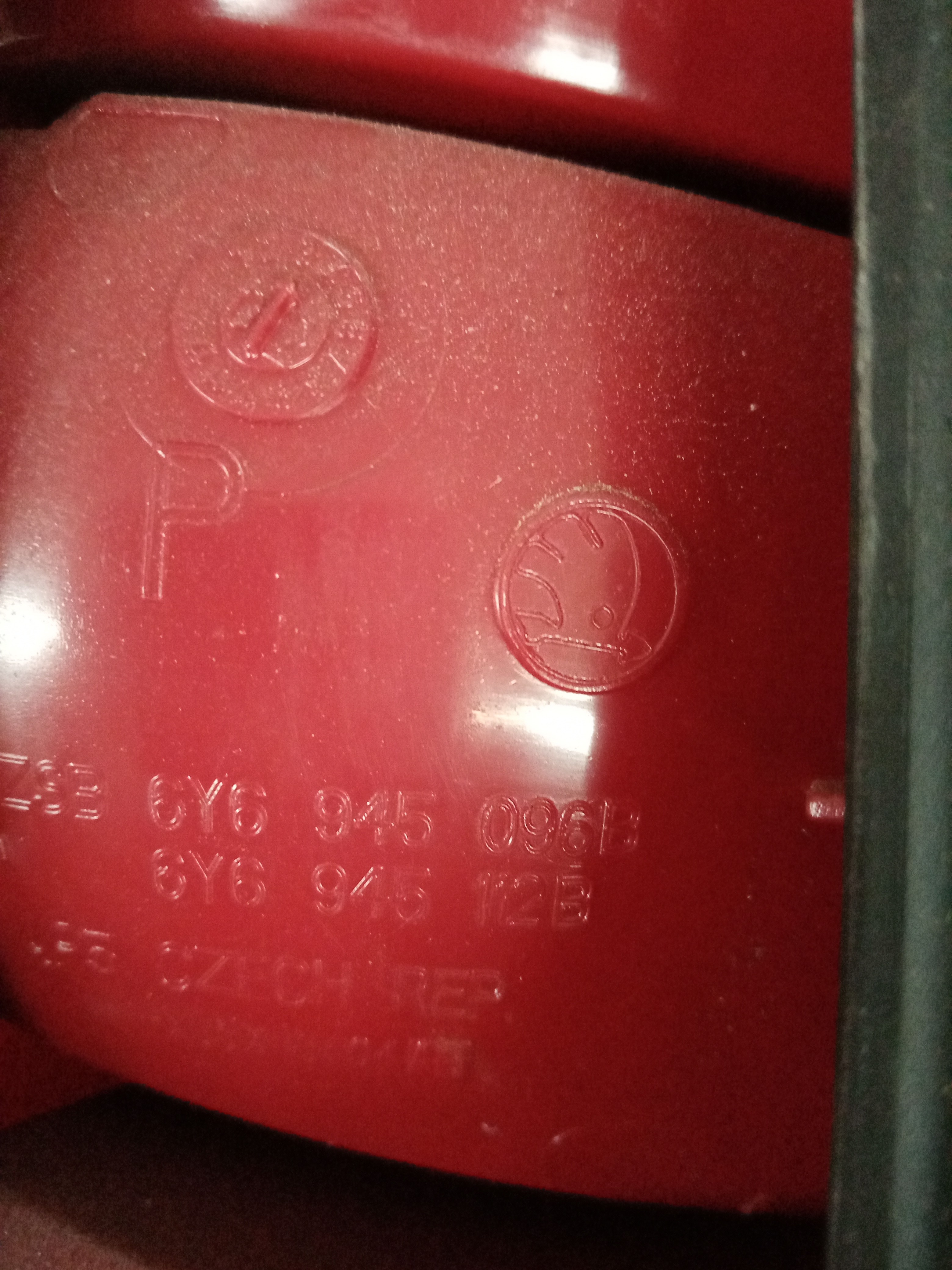 Farolim tras painel direito SKODA FABIA I (6Y2) | 99 - 08 Imagem-1