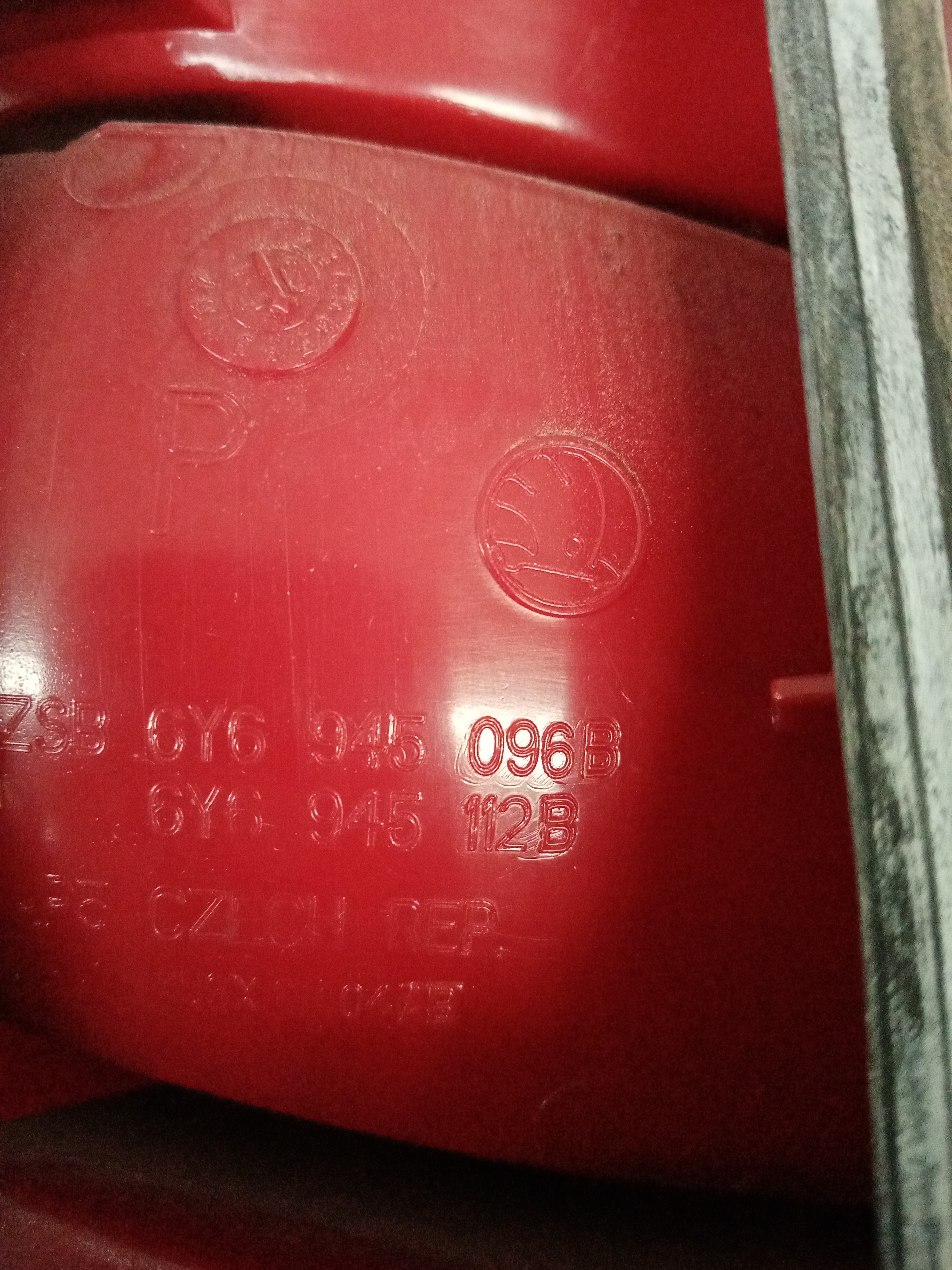 Farolim tras painel direito SKODA FABIA I (6Y2) | 99 - 08 Imagem-1