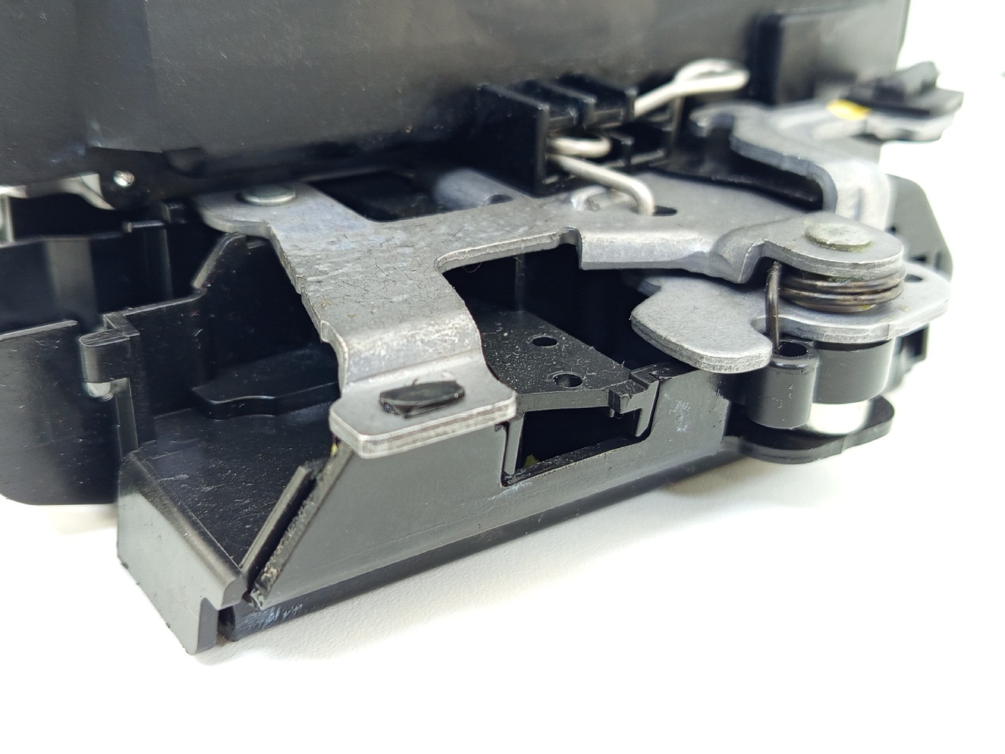 Fecho porta tras esquerdo SKODA OCTAVIA II Combi (1Z5) | 04 - 13 Imagem-3