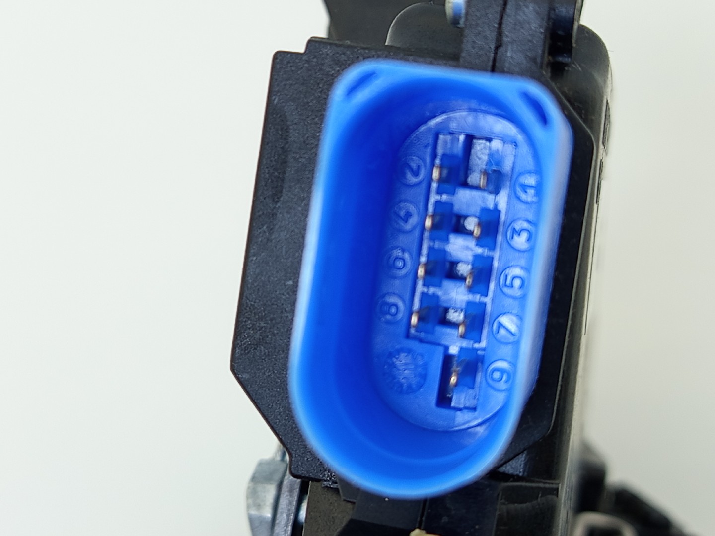 Fecho porta frente esquerdo SKODA OCTAVIA II Combi (1Z5) | 04 - 13 Imagem-2