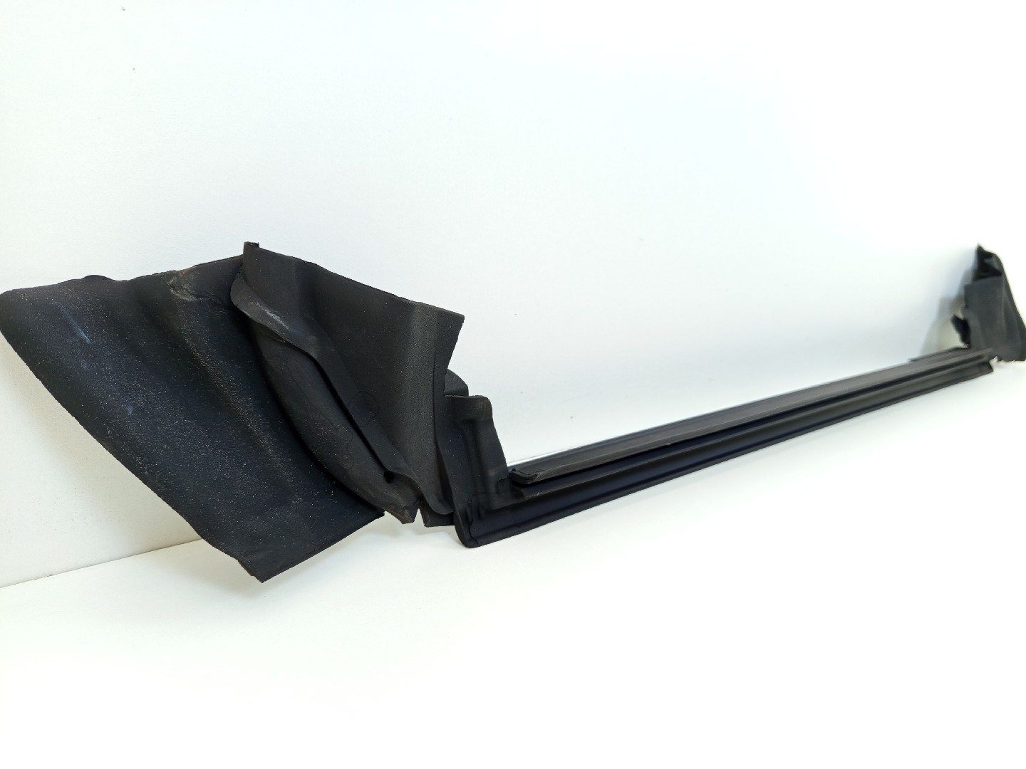 Raspador vidro porta trás esquerda MERCEDES-BENZ CLA Coupé (C117) | 13 - 19 Imagem-1