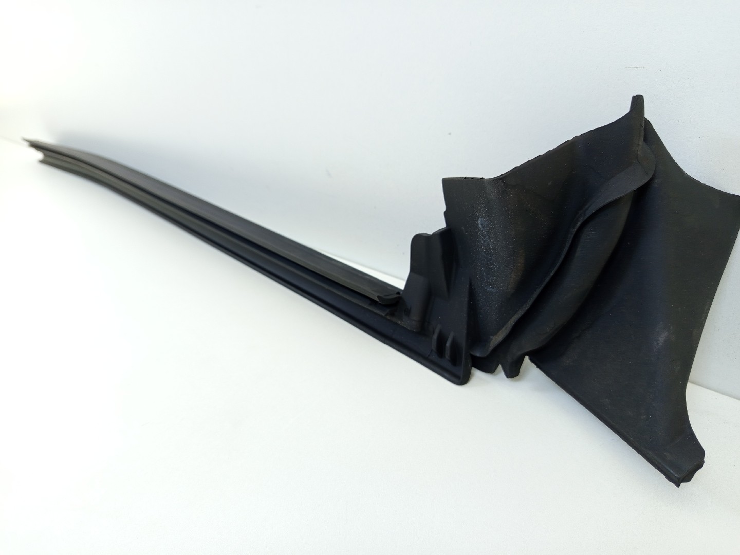 Raspador vidro porta frente esquerda MERCEDES-BENZ CLA Coupé (C117) | 13 - 19 Imagem-1