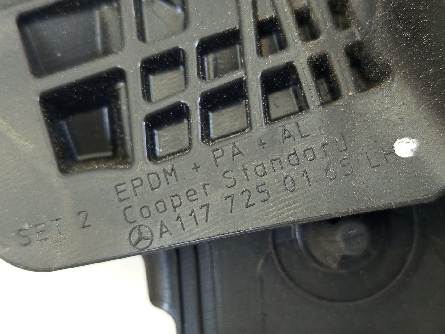 Raspador vidro porta frente esquerda MERCEDES-BENZ CLA Coupé (C117) | 13 - 19 Imagem-3