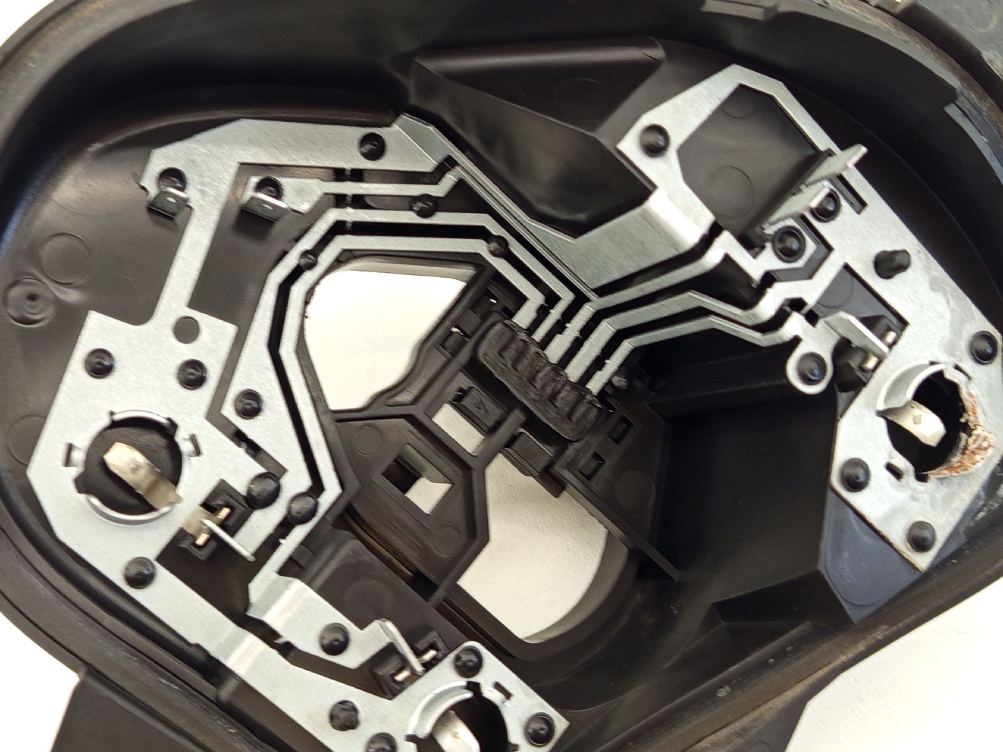 Suporte lâmpadas trás esquerdo PEUGEOT 208 I (CA_, CC_) | 12 -  Imagem-2